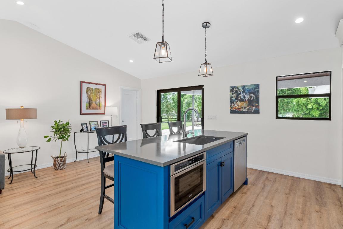 2381 Buck Ridge Trail