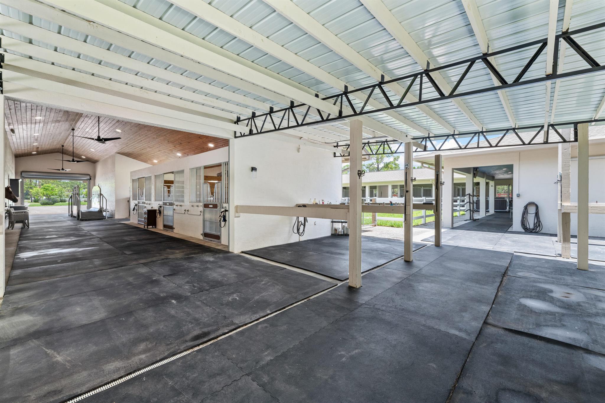 1464 Stallion Drive E