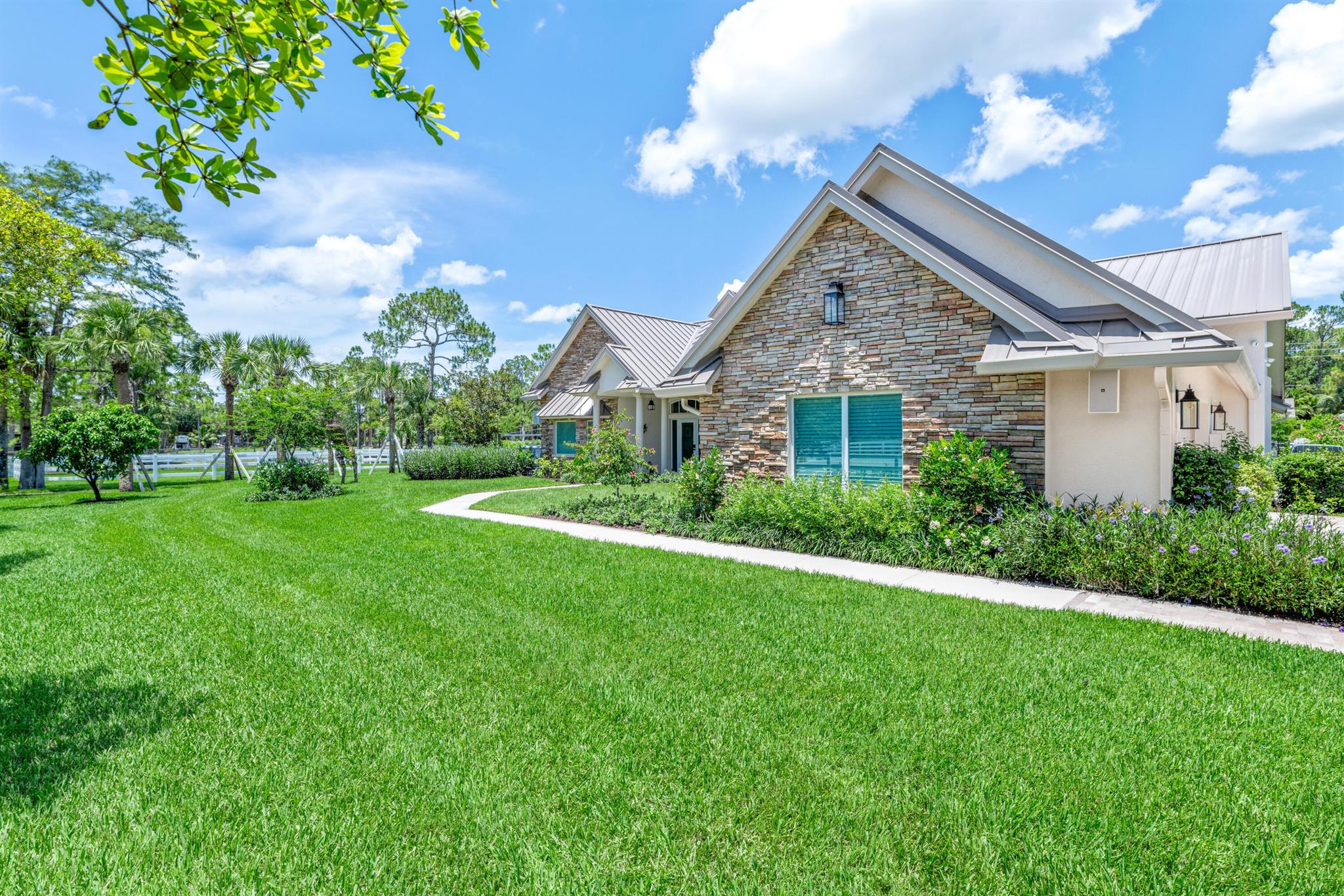 1464 Stallion Drive E