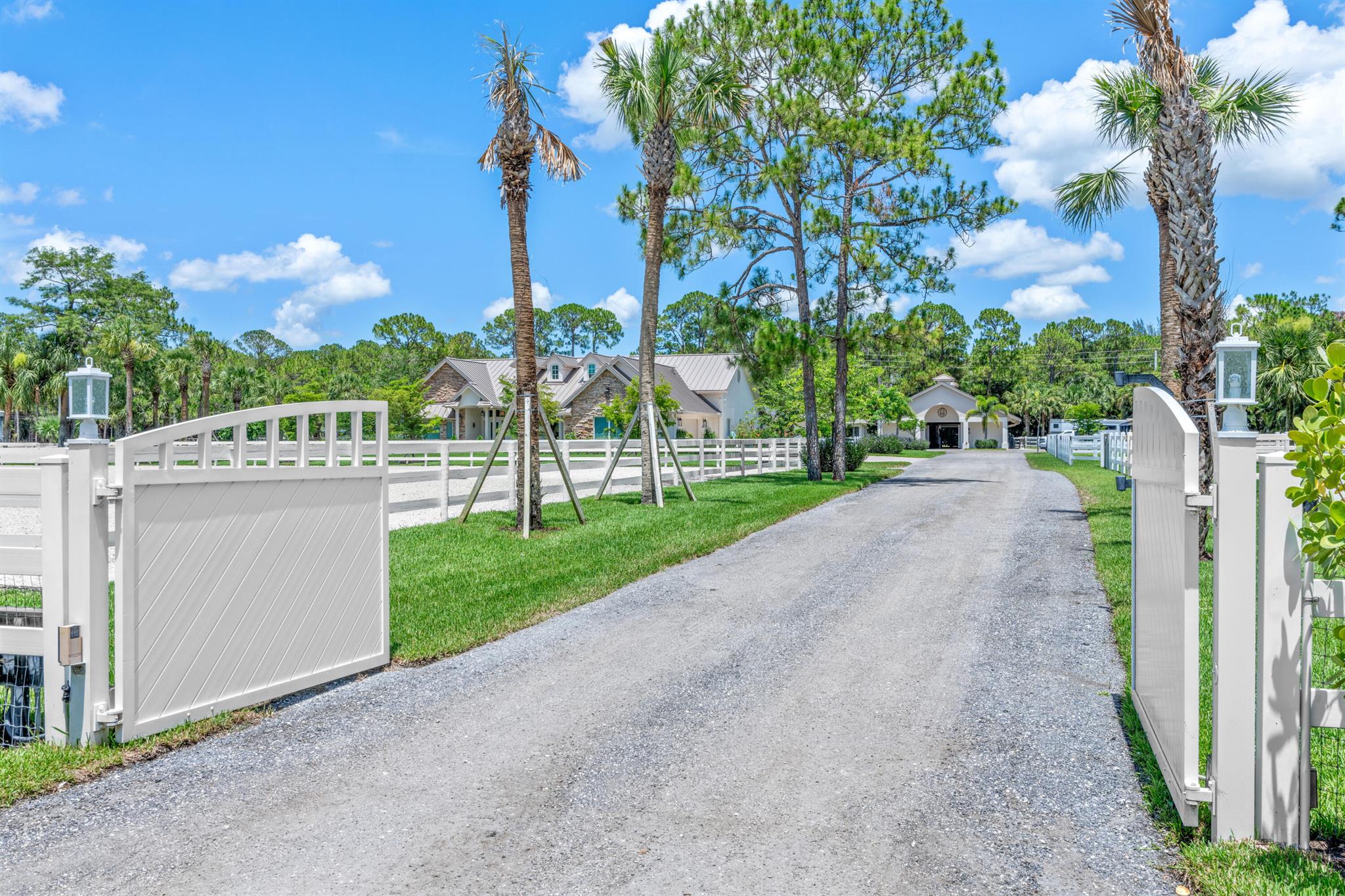1464 Stallion Drive E