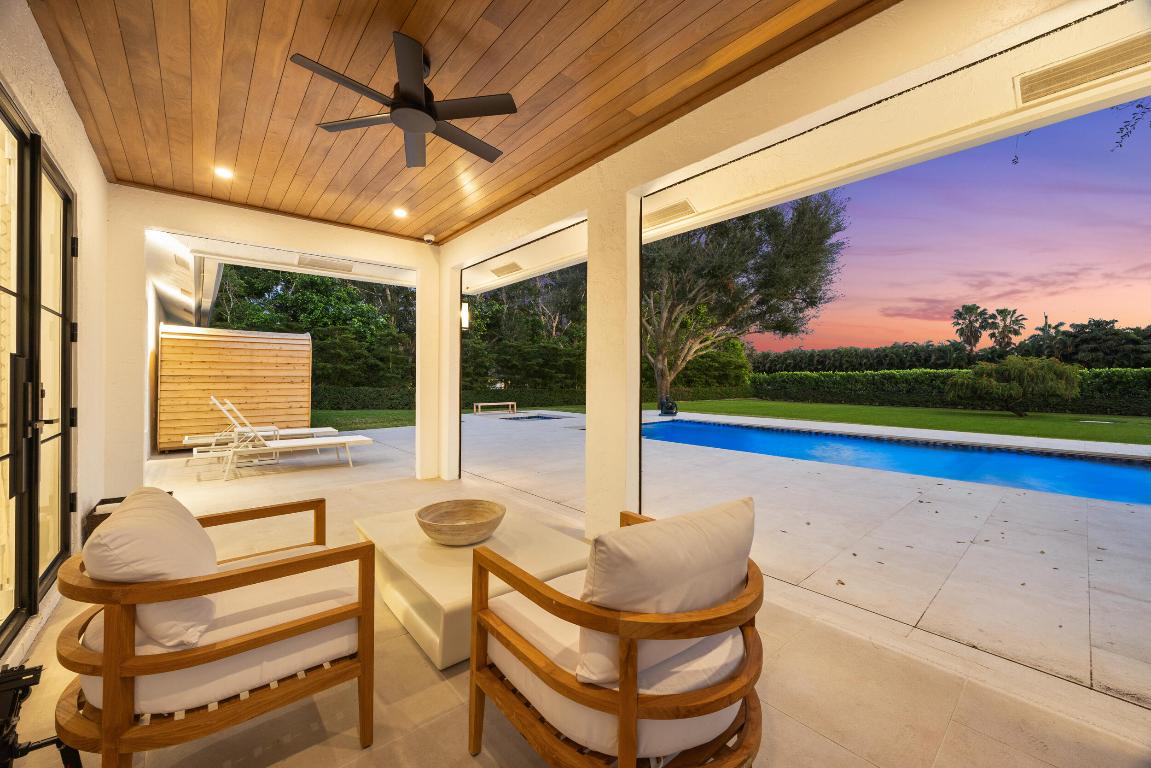 2835 Greenbriar Boulevard