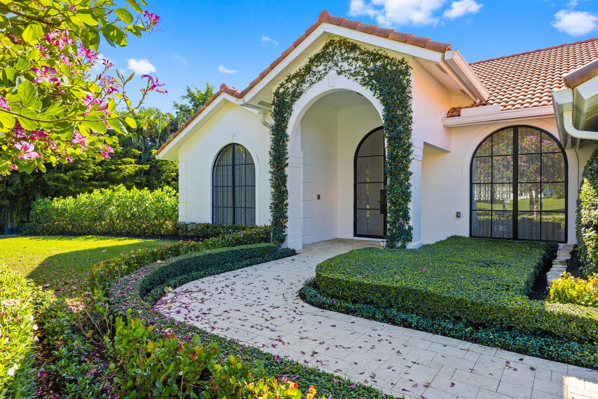 2835 Greenbriar Boulevard