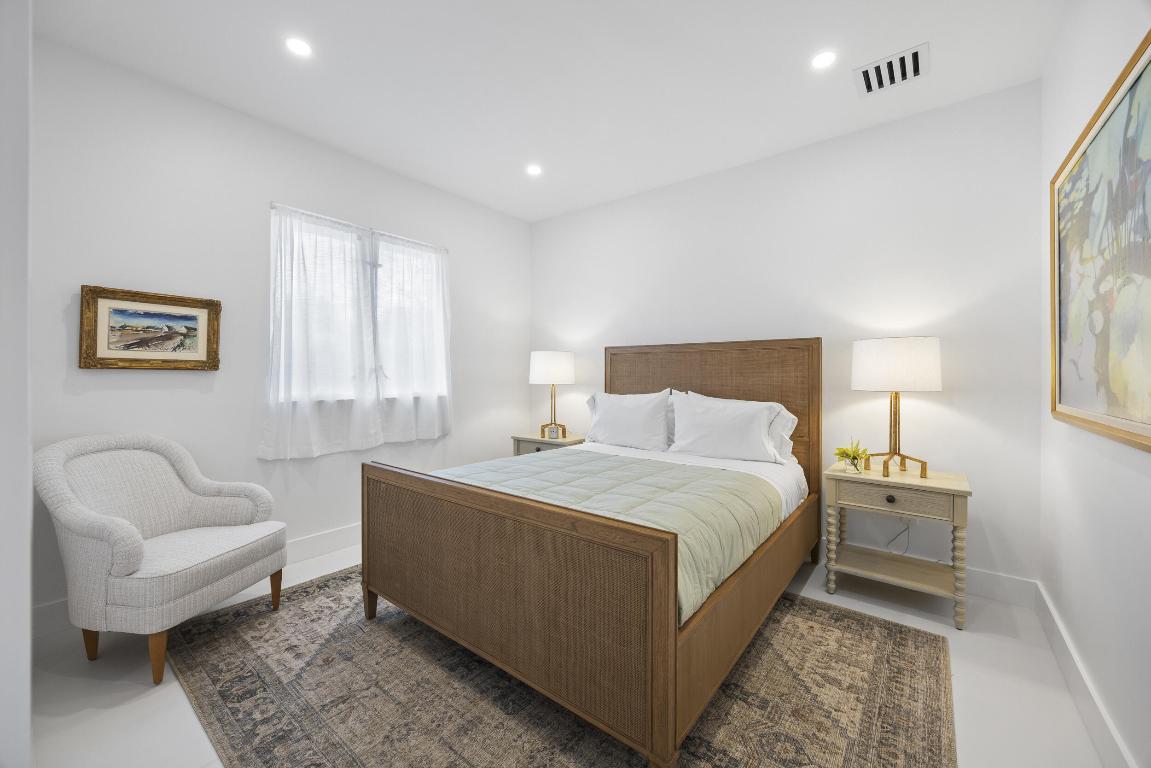 2835 Greenbriar Boulevard