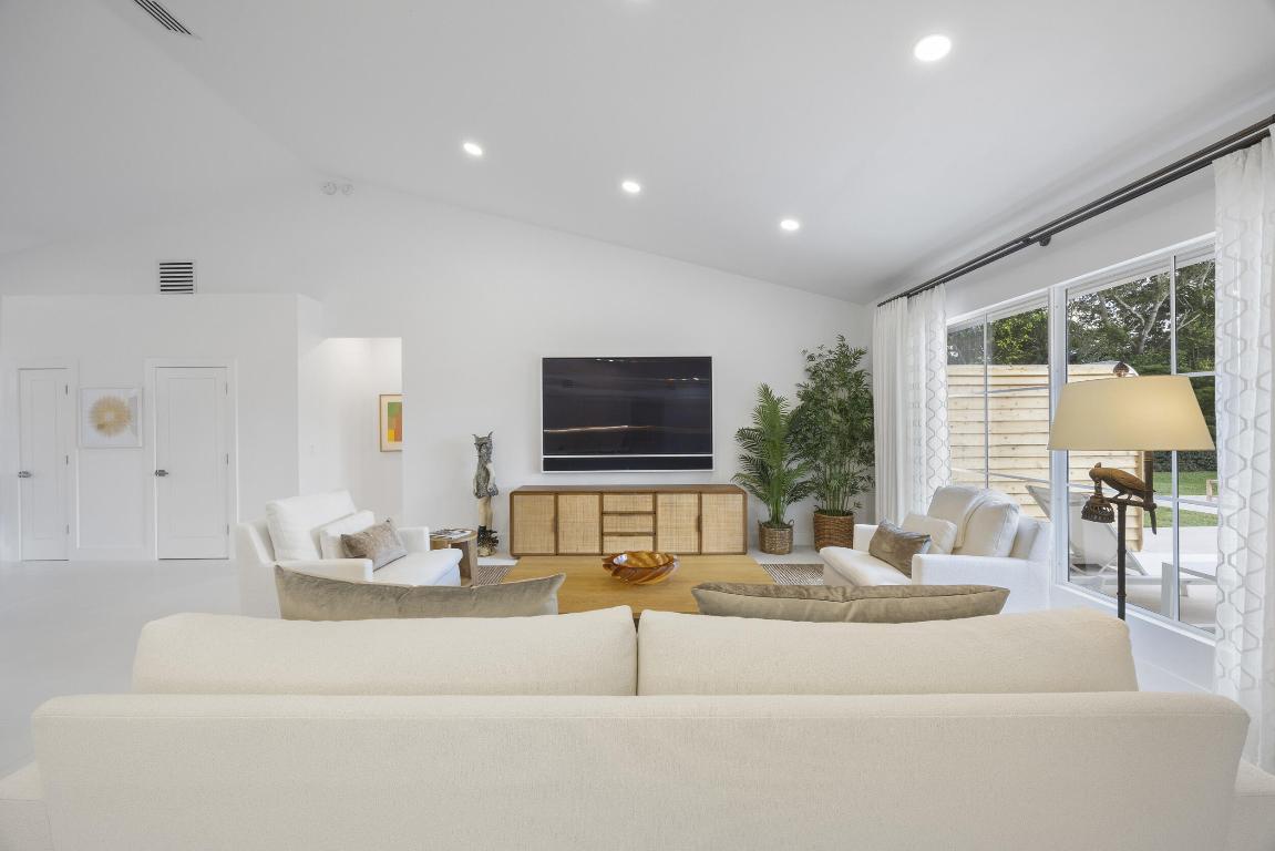 2835 Greenbriar Boulevard