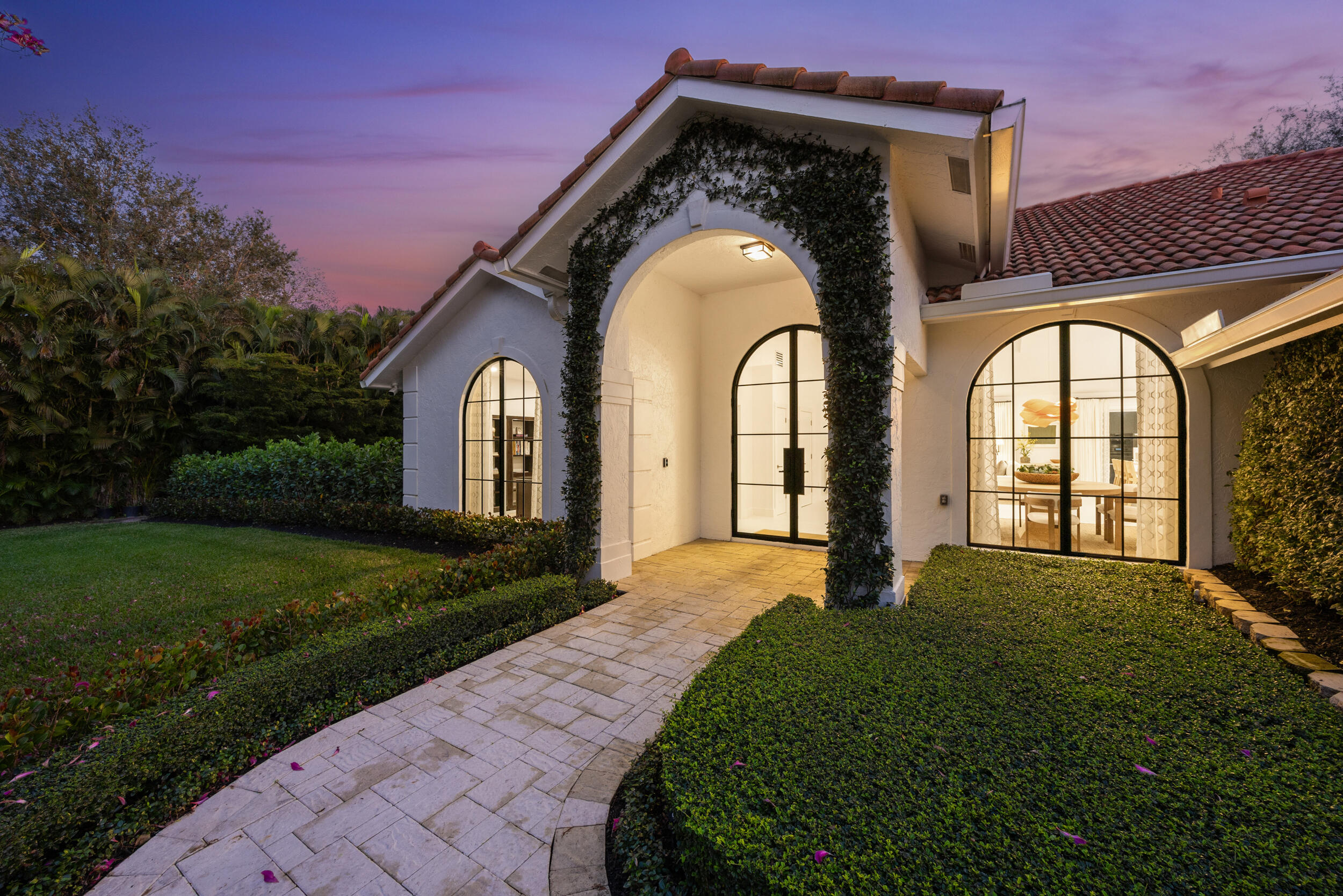 2835 Greenbriar Boulevard