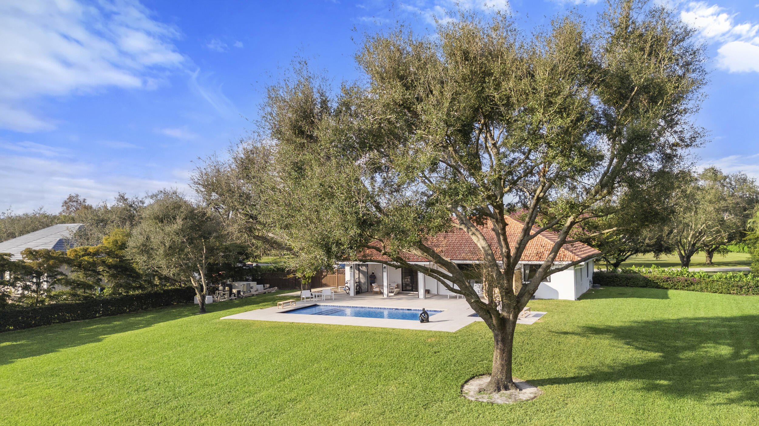 2835 Greenbriar Boulevard