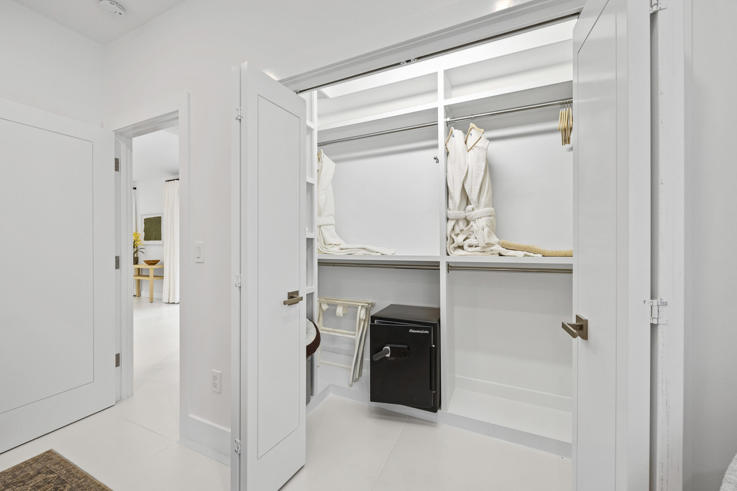 2835 Greenbriar Boulevard