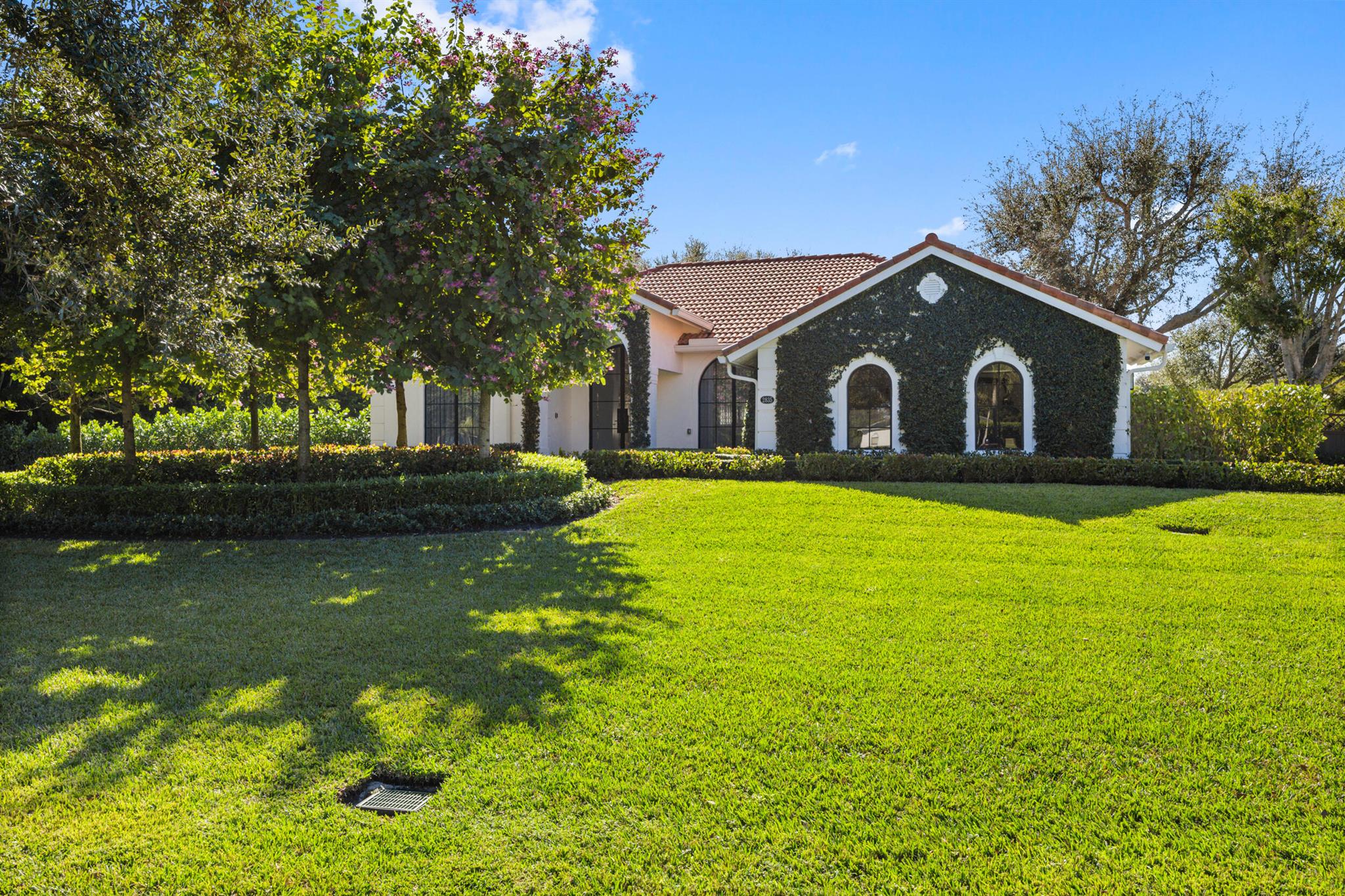 2835 Greenbriar Boulevard