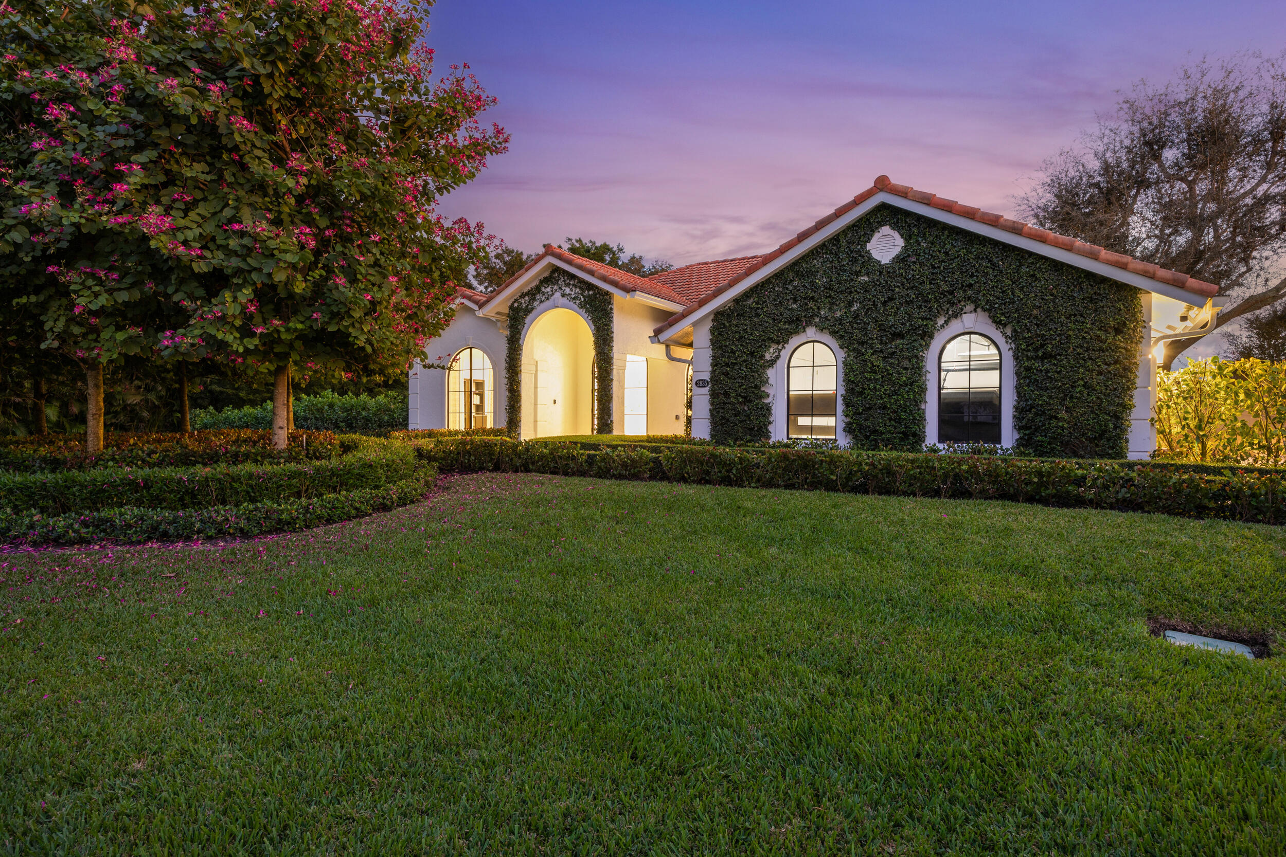 2835 Greenbriar Boulevard