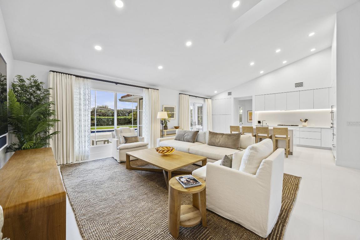 2835 Greenbriar Boulevard