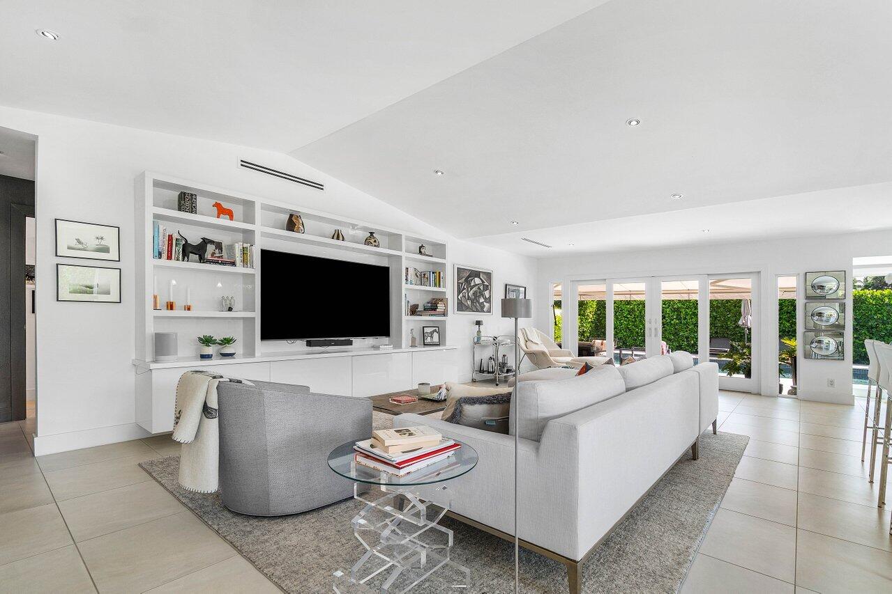 2320 Las Casitas Drive