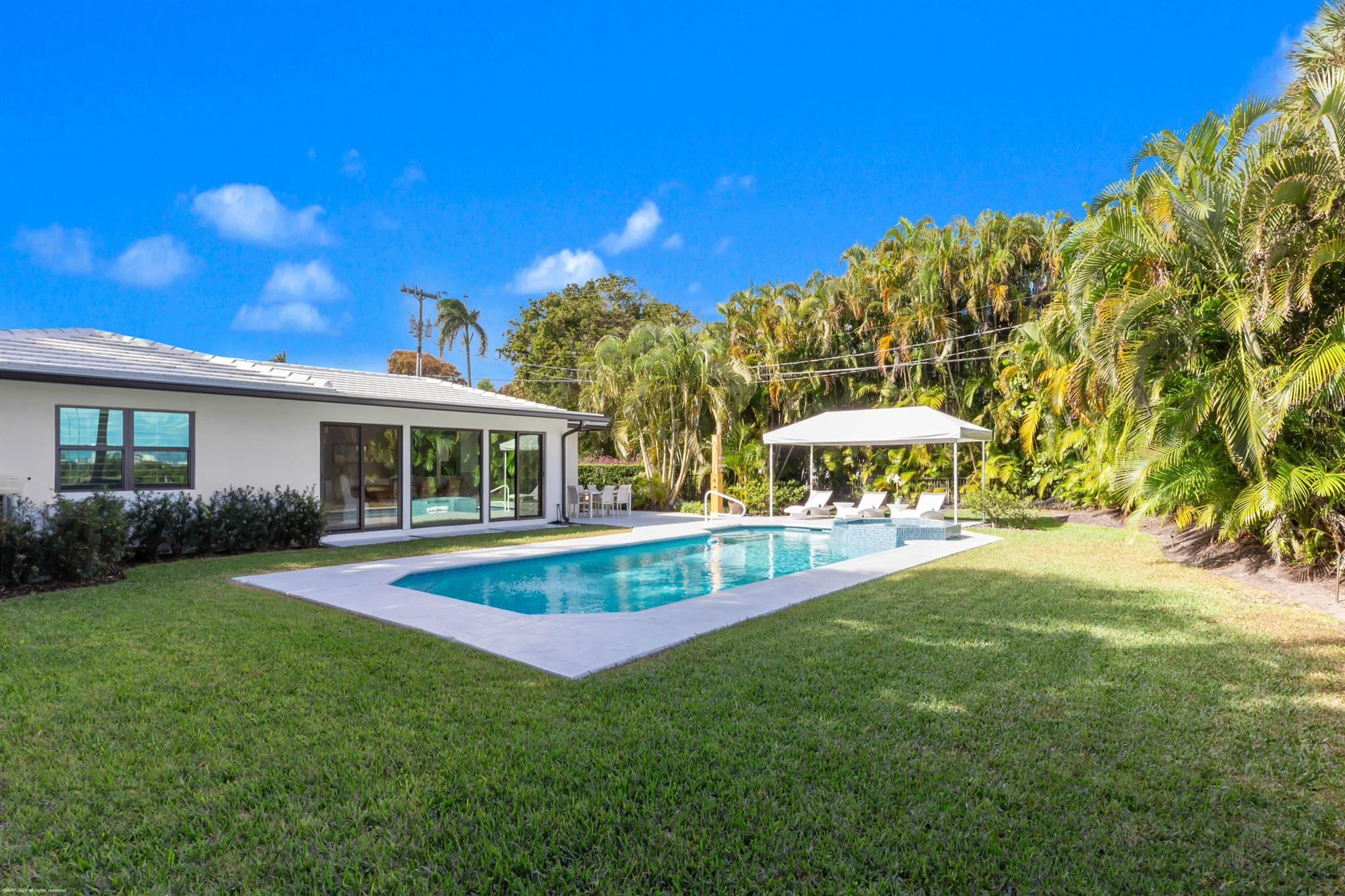 328 N Lakeside Drive