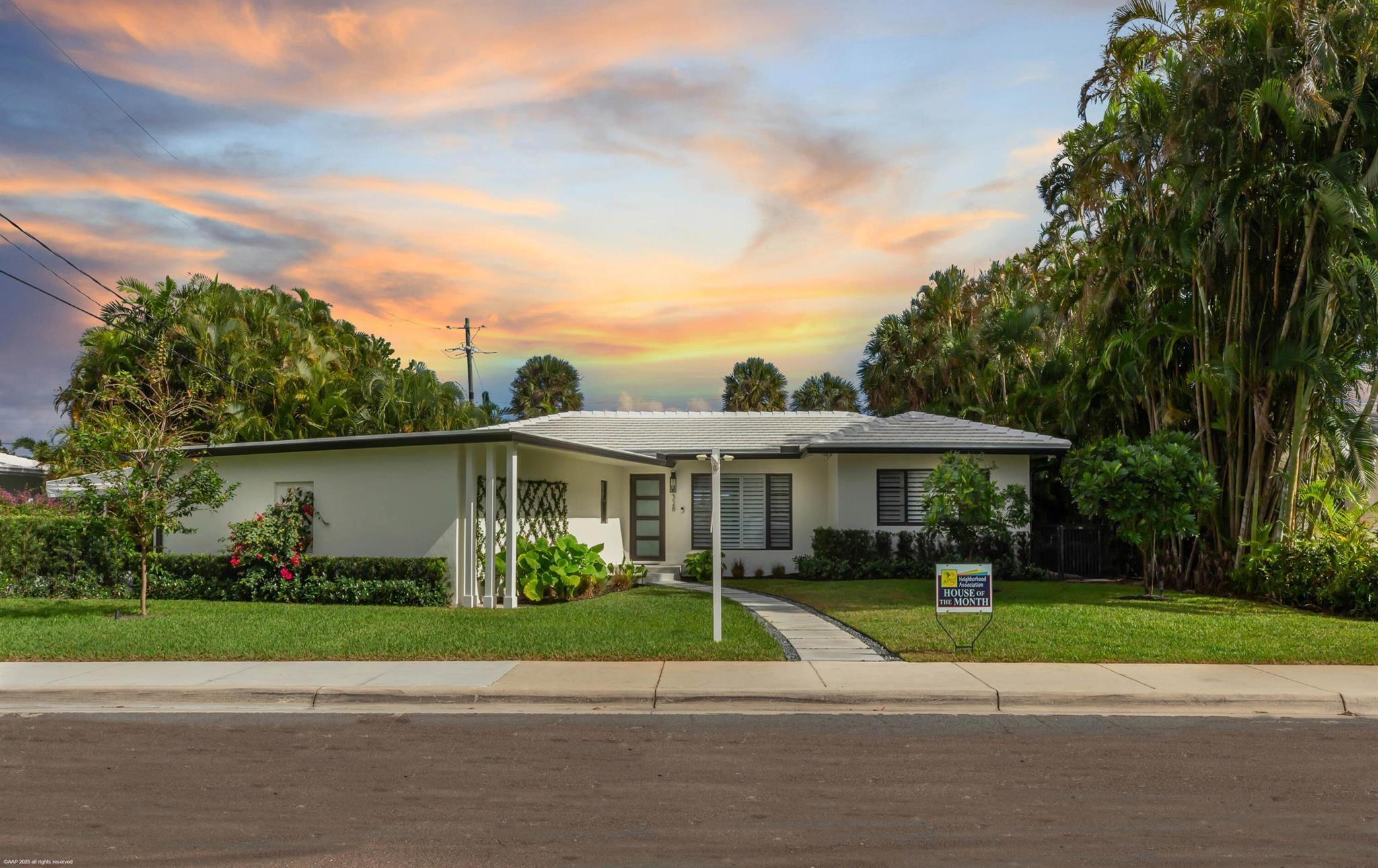 328 N Lakeside Drive