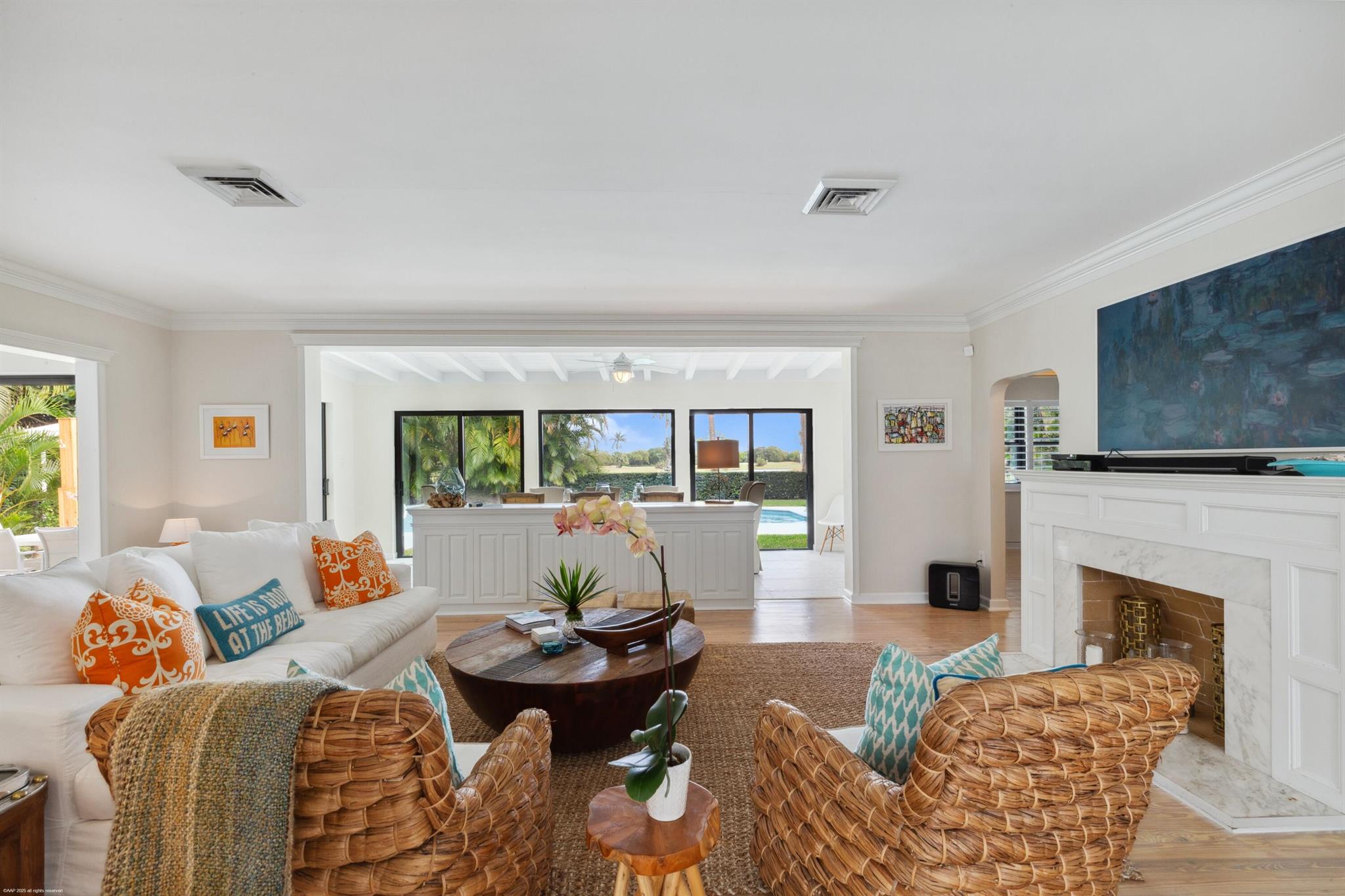 328 N Lakeside Drive