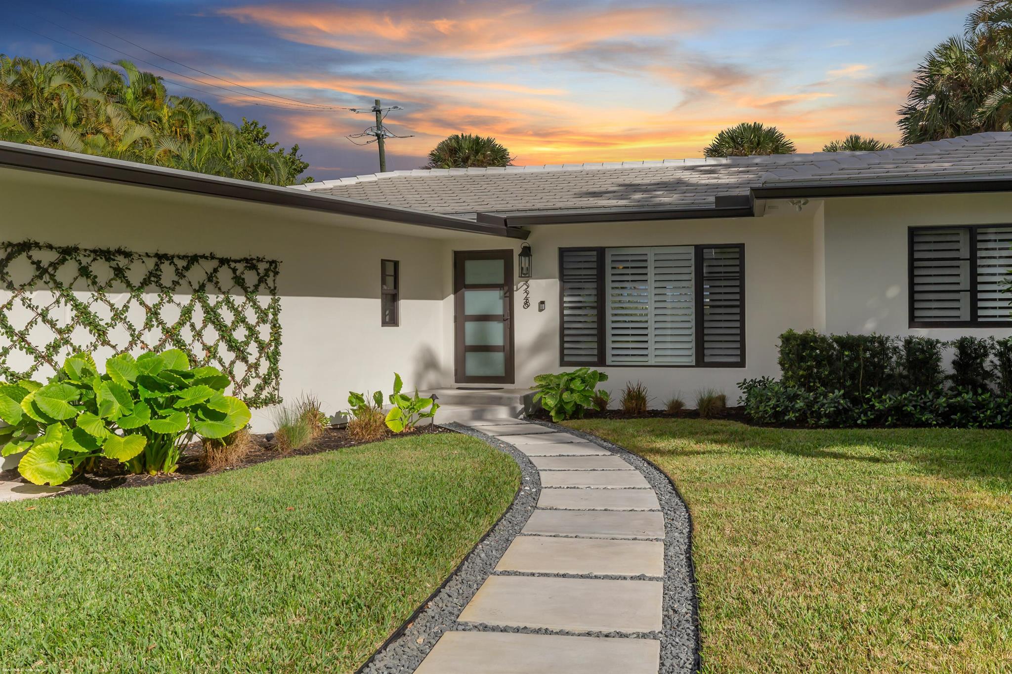 328 N Lakeside Drive