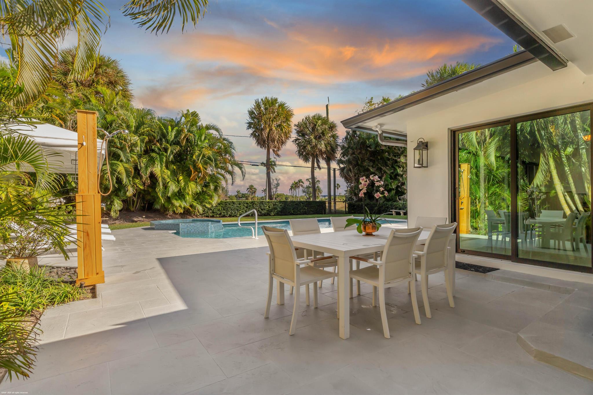 328 N Lakeside Drive