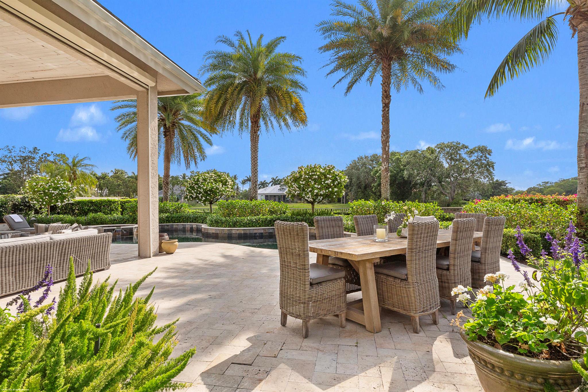 2990 Twin Oaks Way