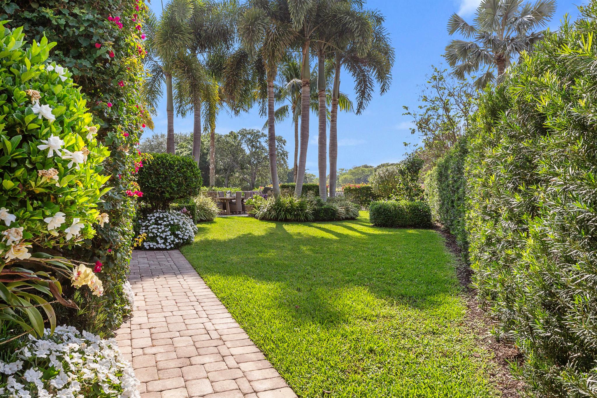 2990 Twin Oaks Way