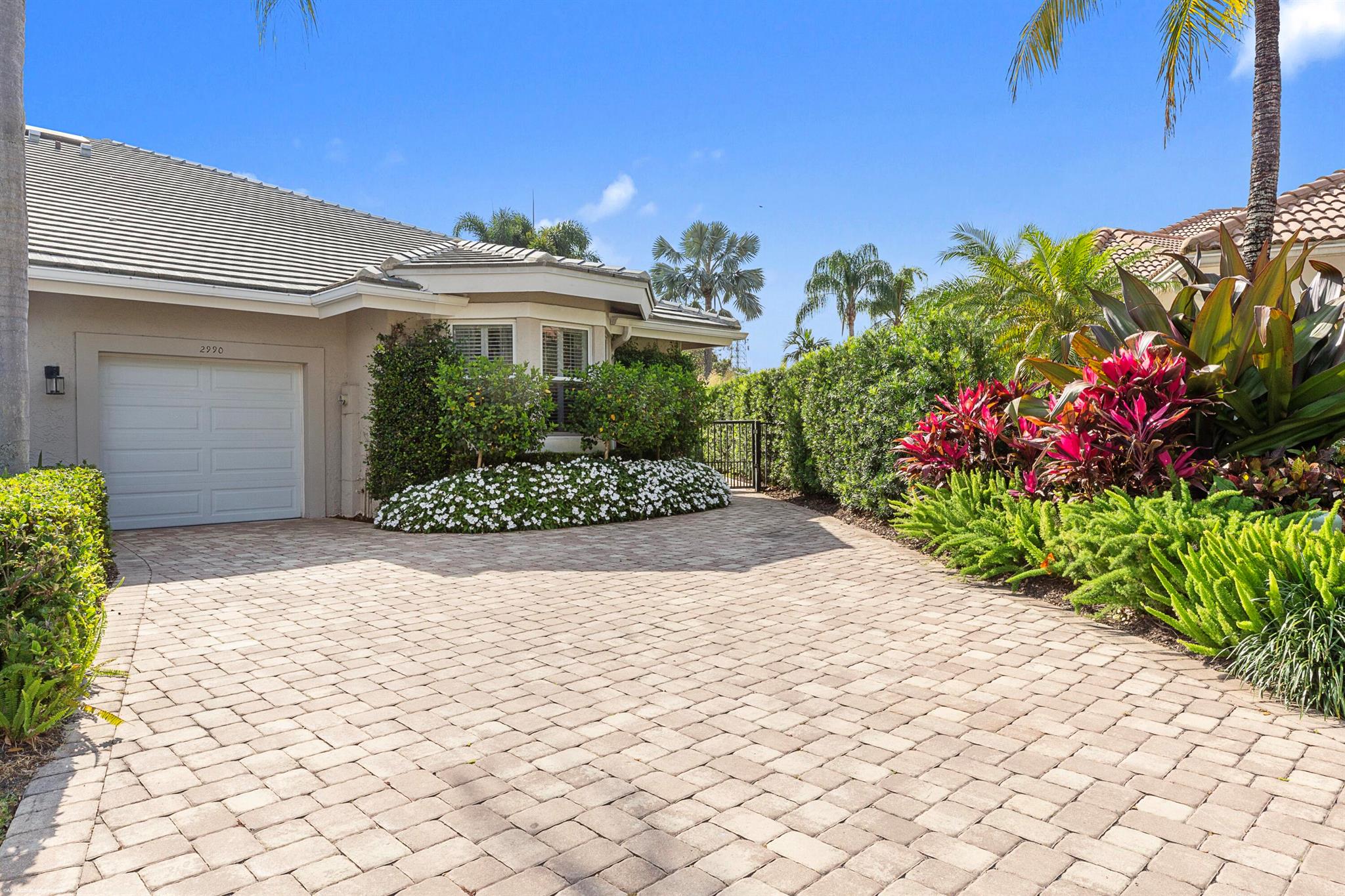 2990 Twin Oaks Way