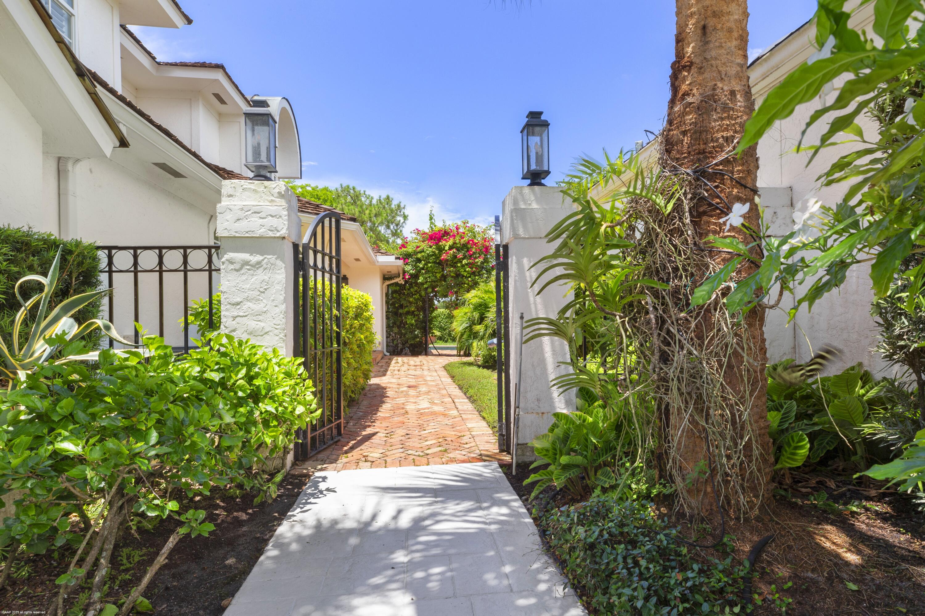 2502 Muir Circle