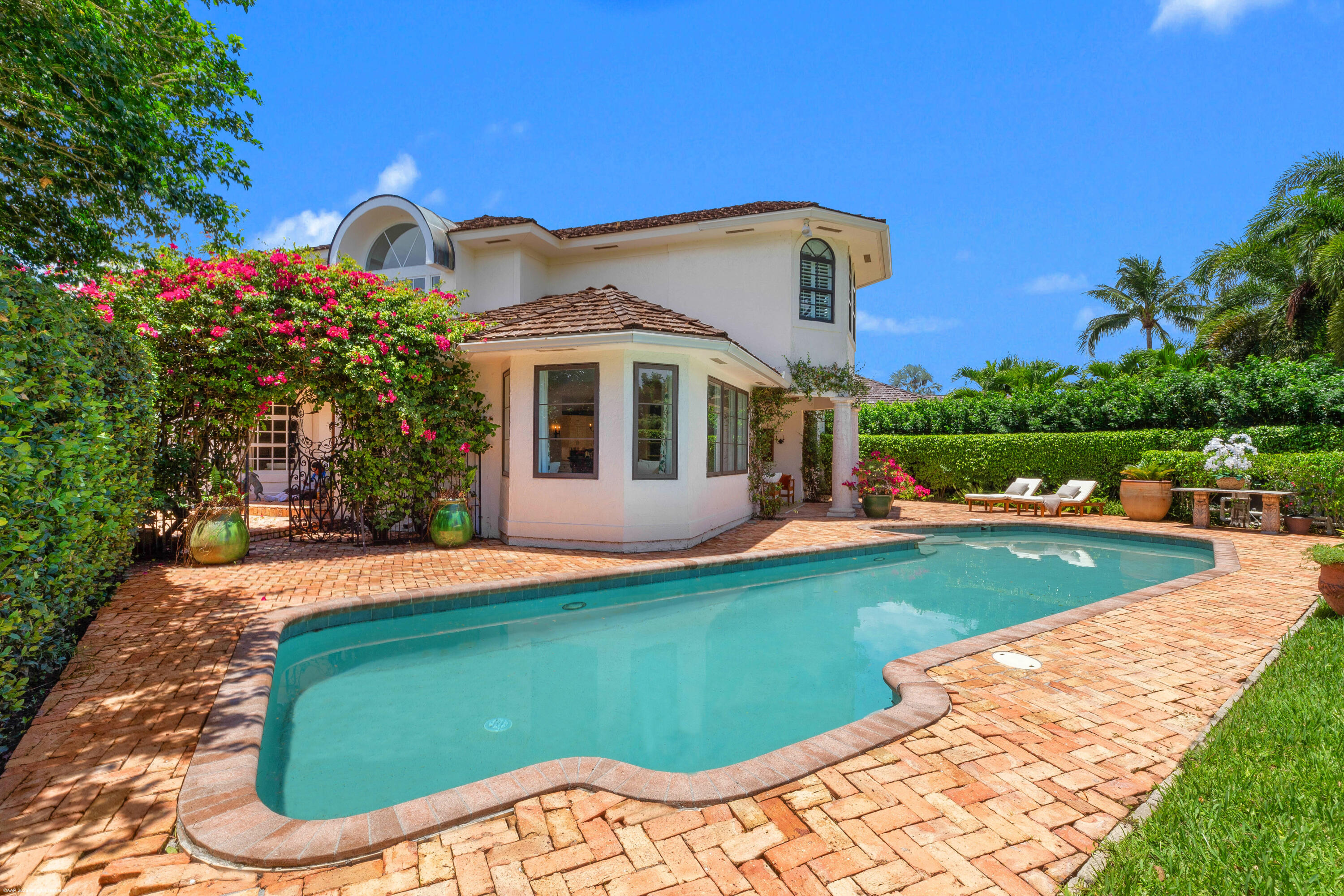 2502 Muir Circle