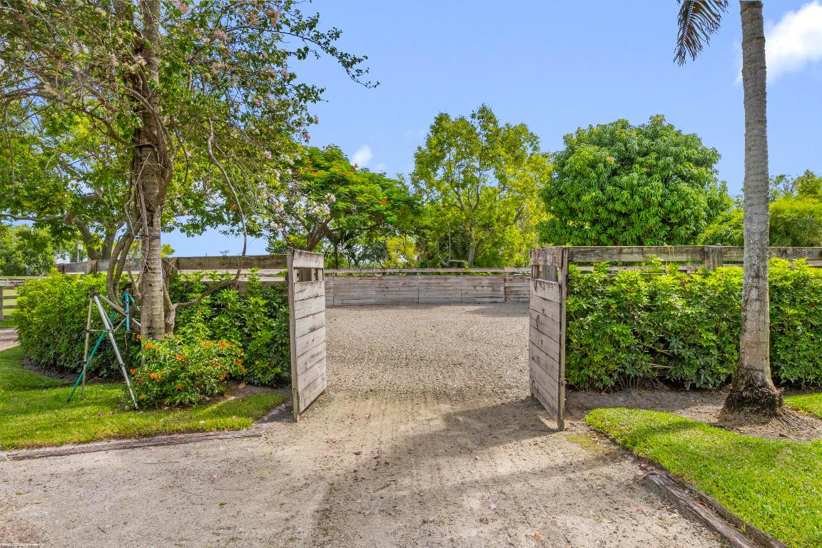 5110 S Shore Boulevard