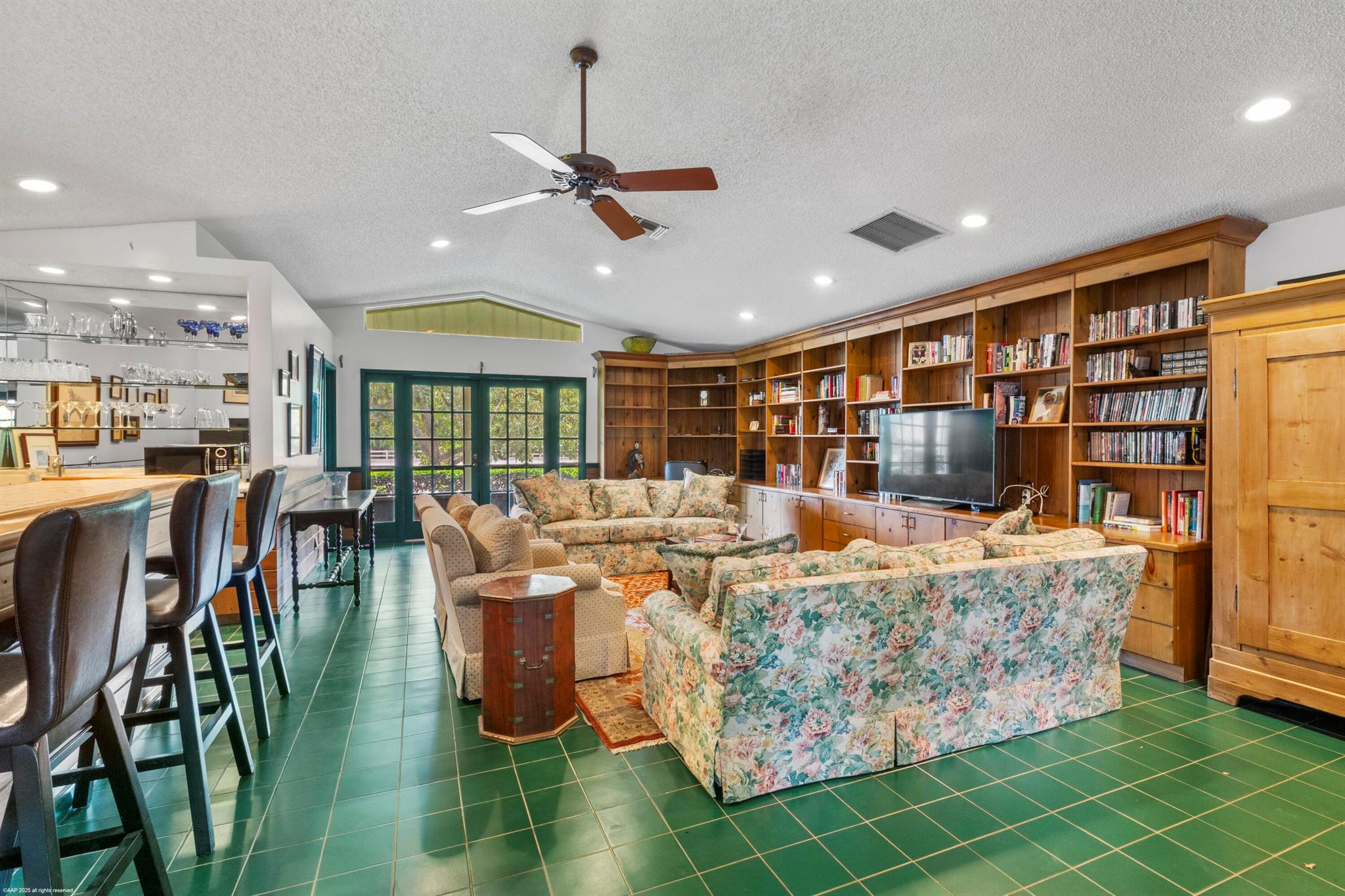 5110 S Shore Boulevard