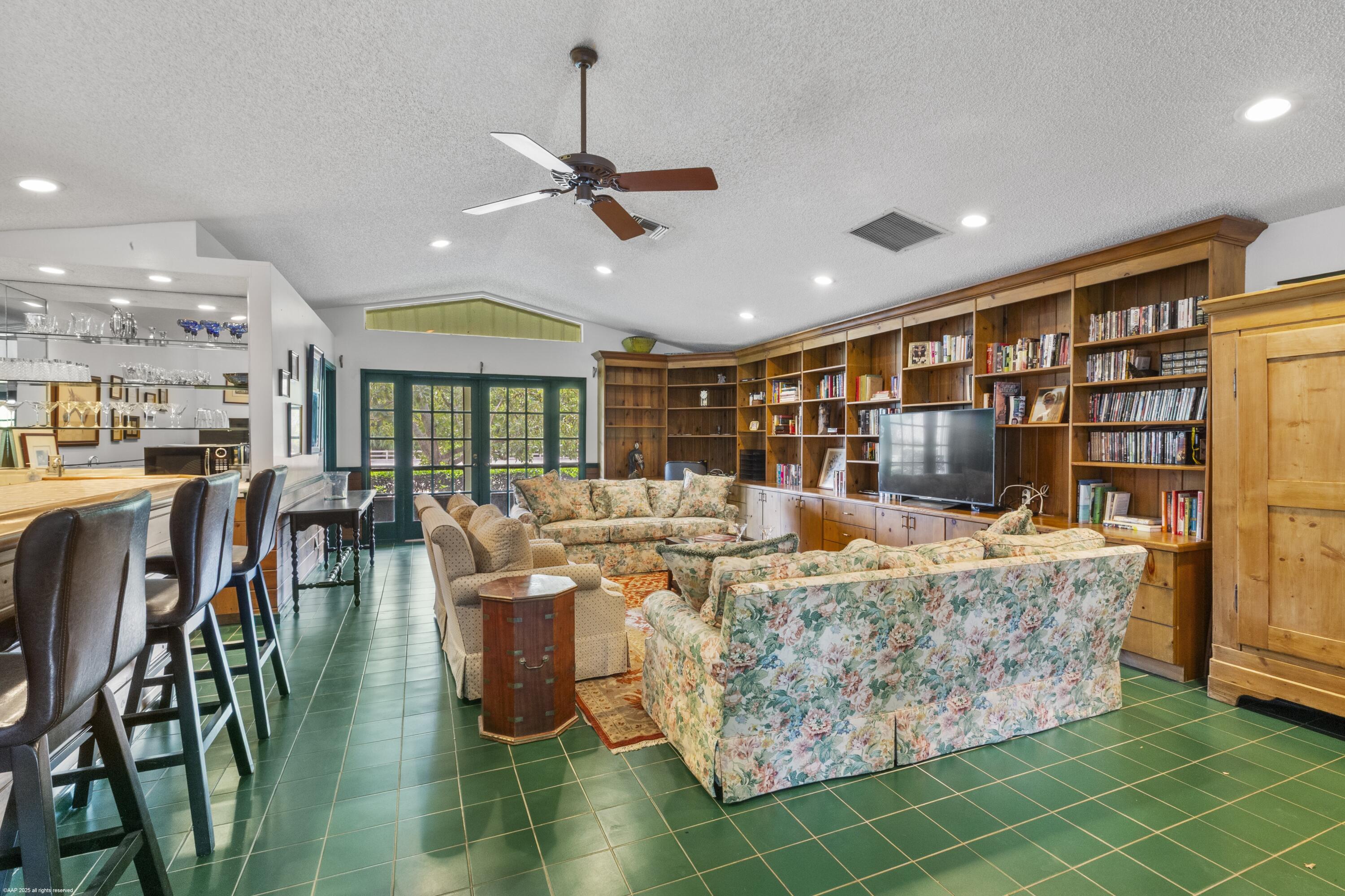 5110 S Shore Boulevard