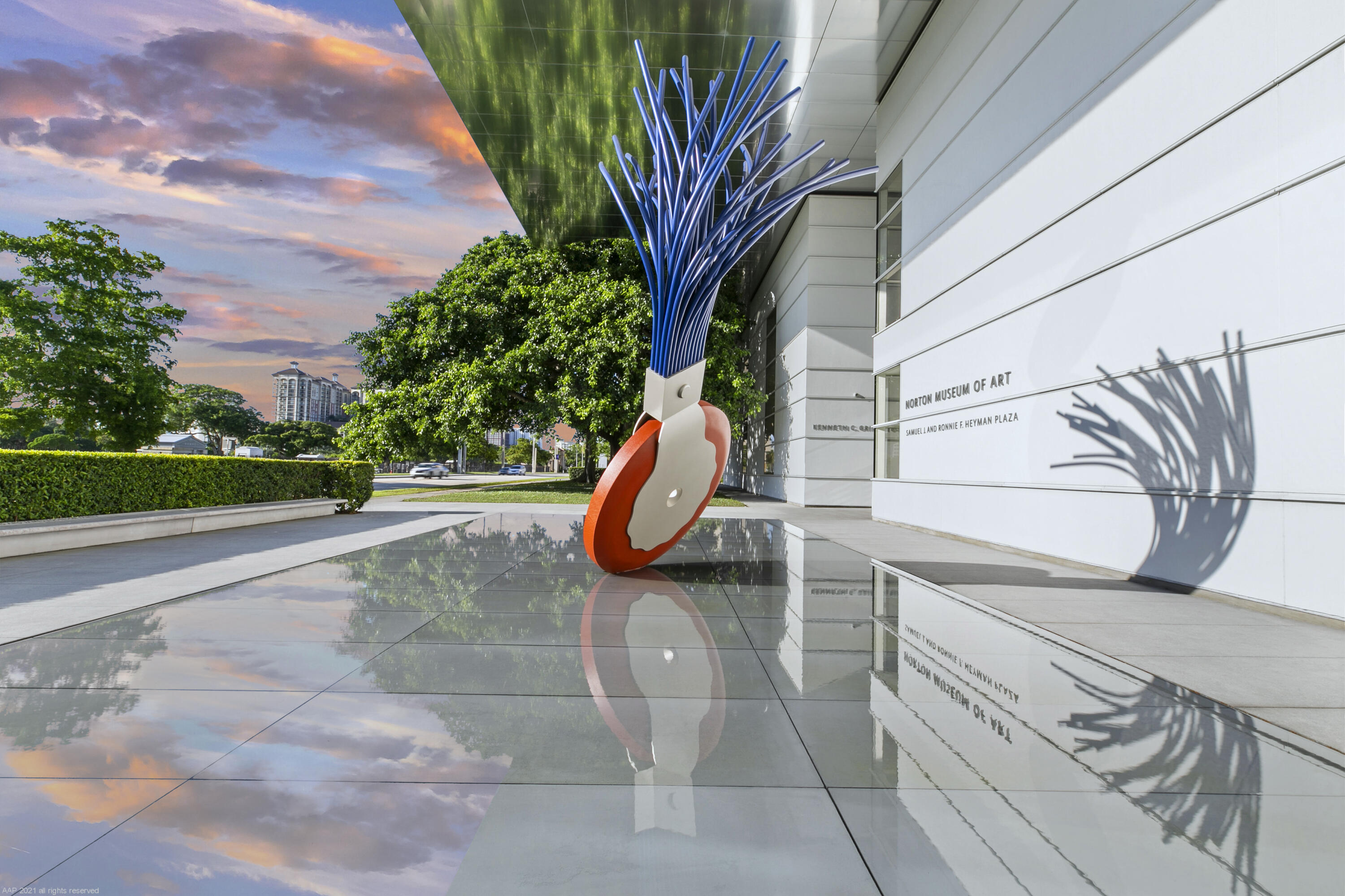 328 N Lakeside Drive