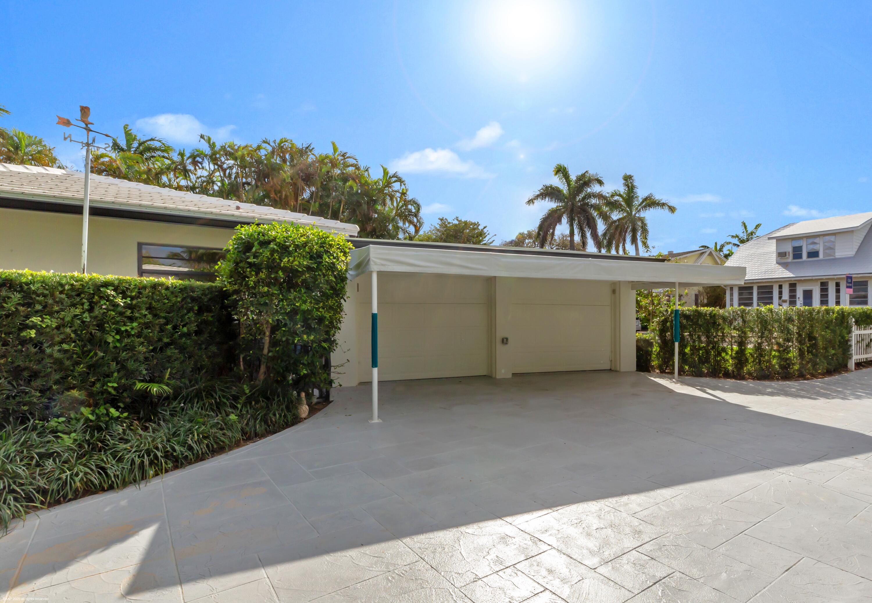 328 N Lakeside Drive