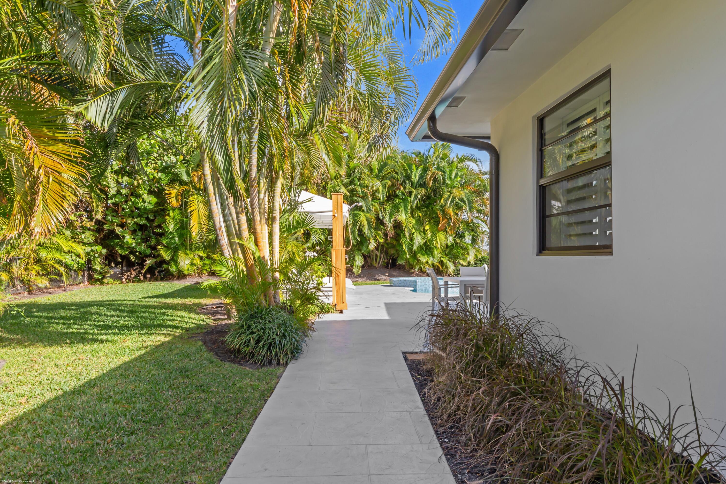 328 N Lakeside Drive