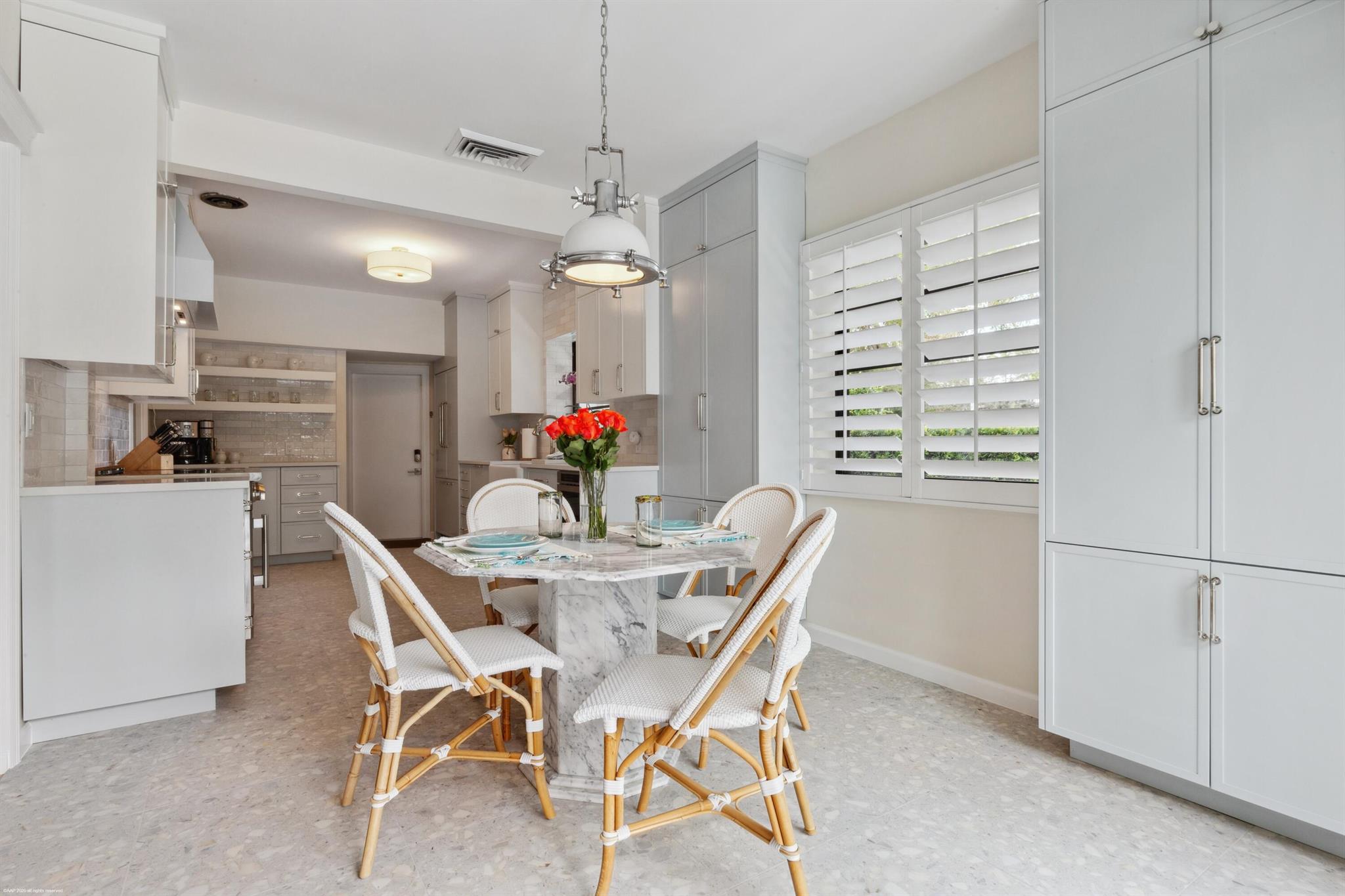 328 N Lakeside Drive