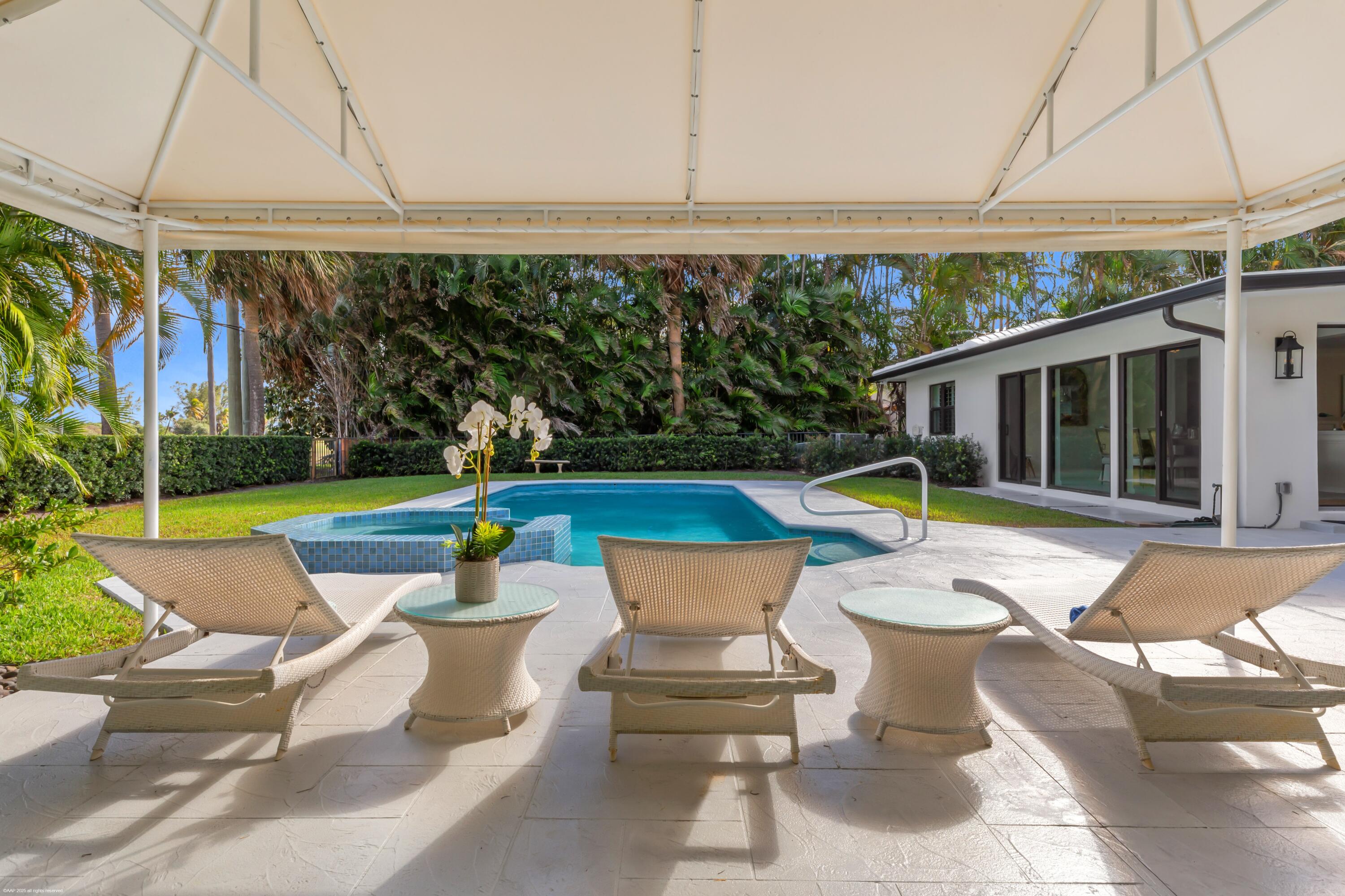 328 N Lakeside Drive