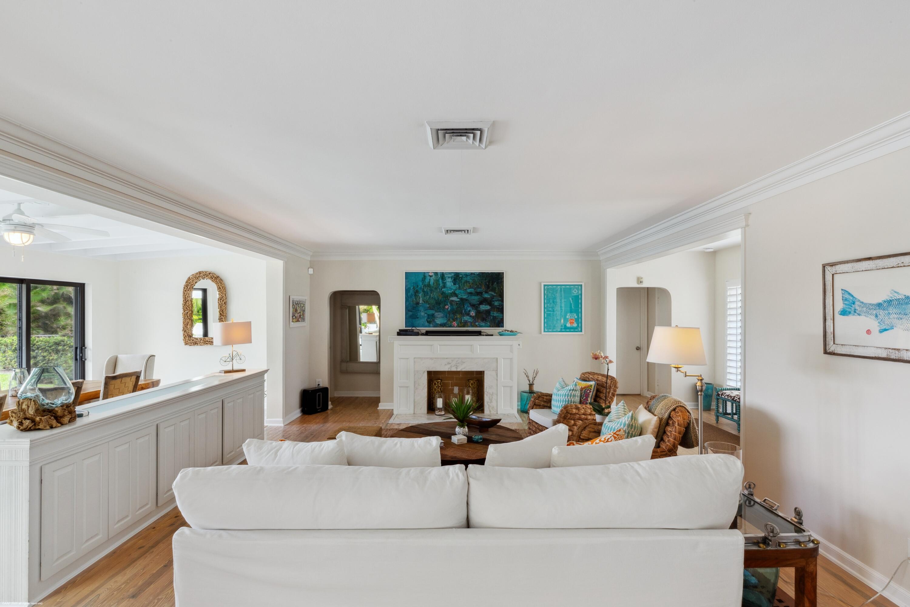 328 N Lakeside Drive