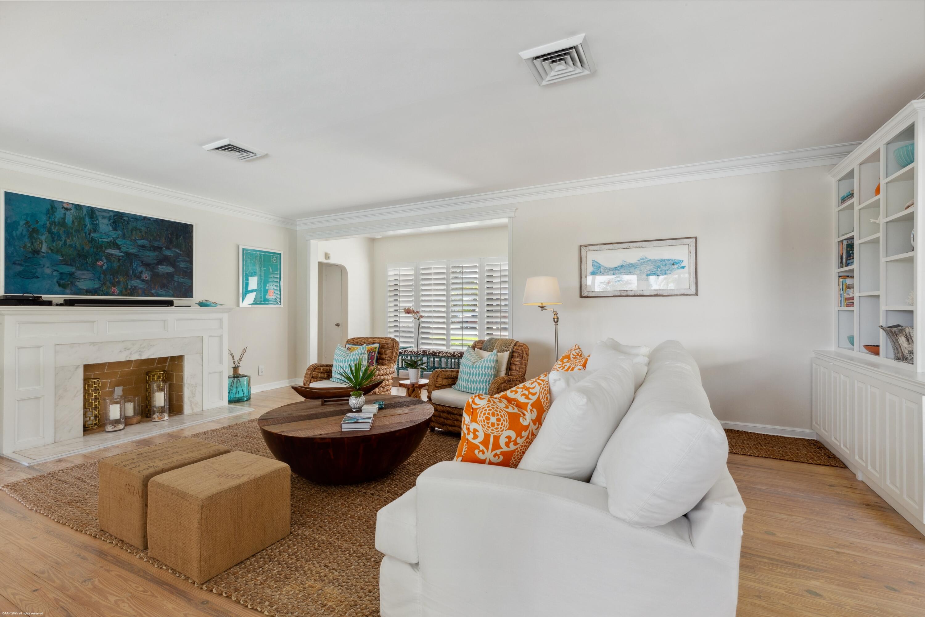 328 N Lakeside Drive