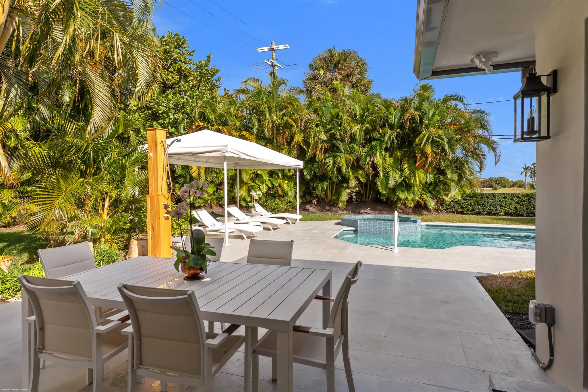 328 N Lakeside Drive