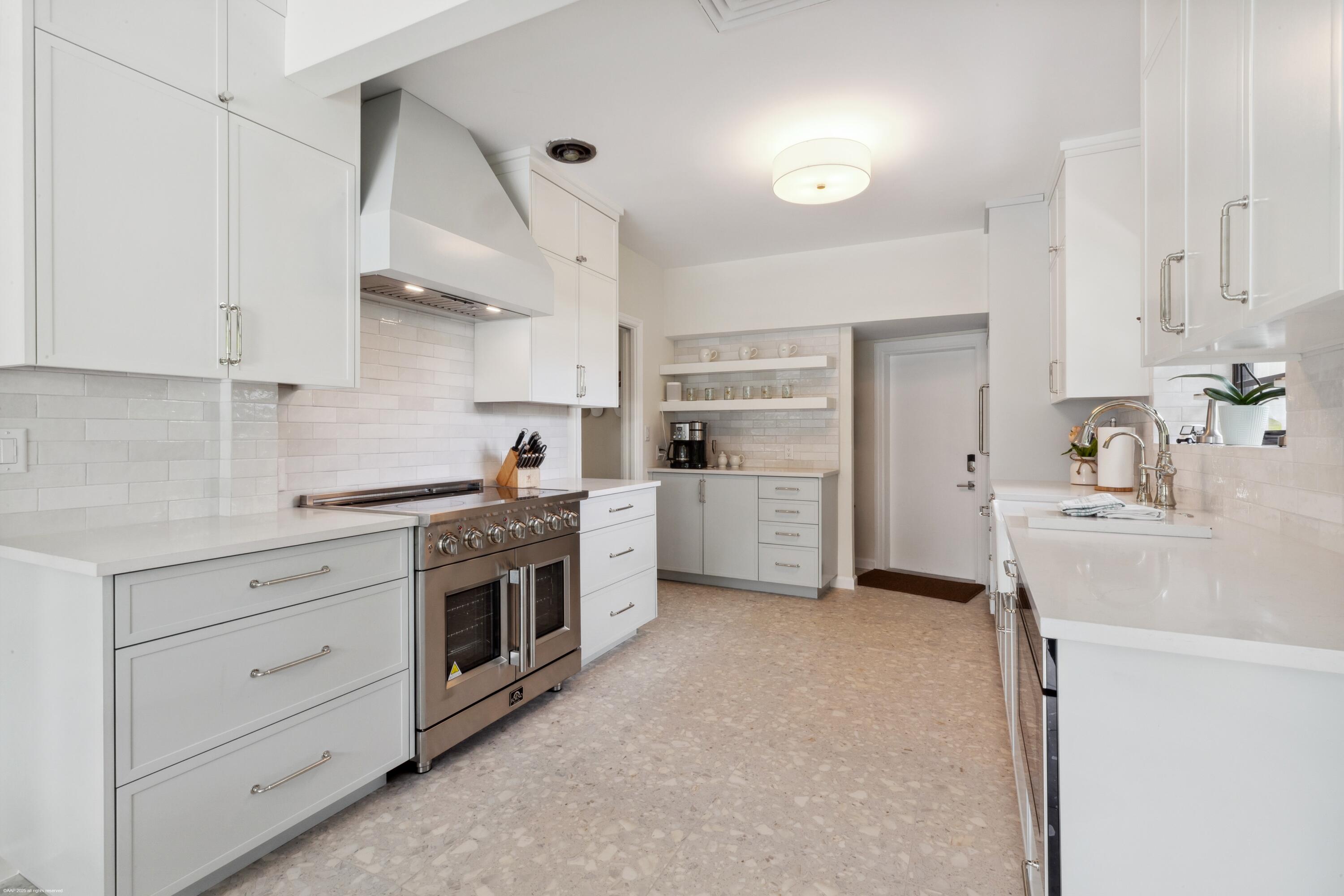 328 N Lakeside Drive