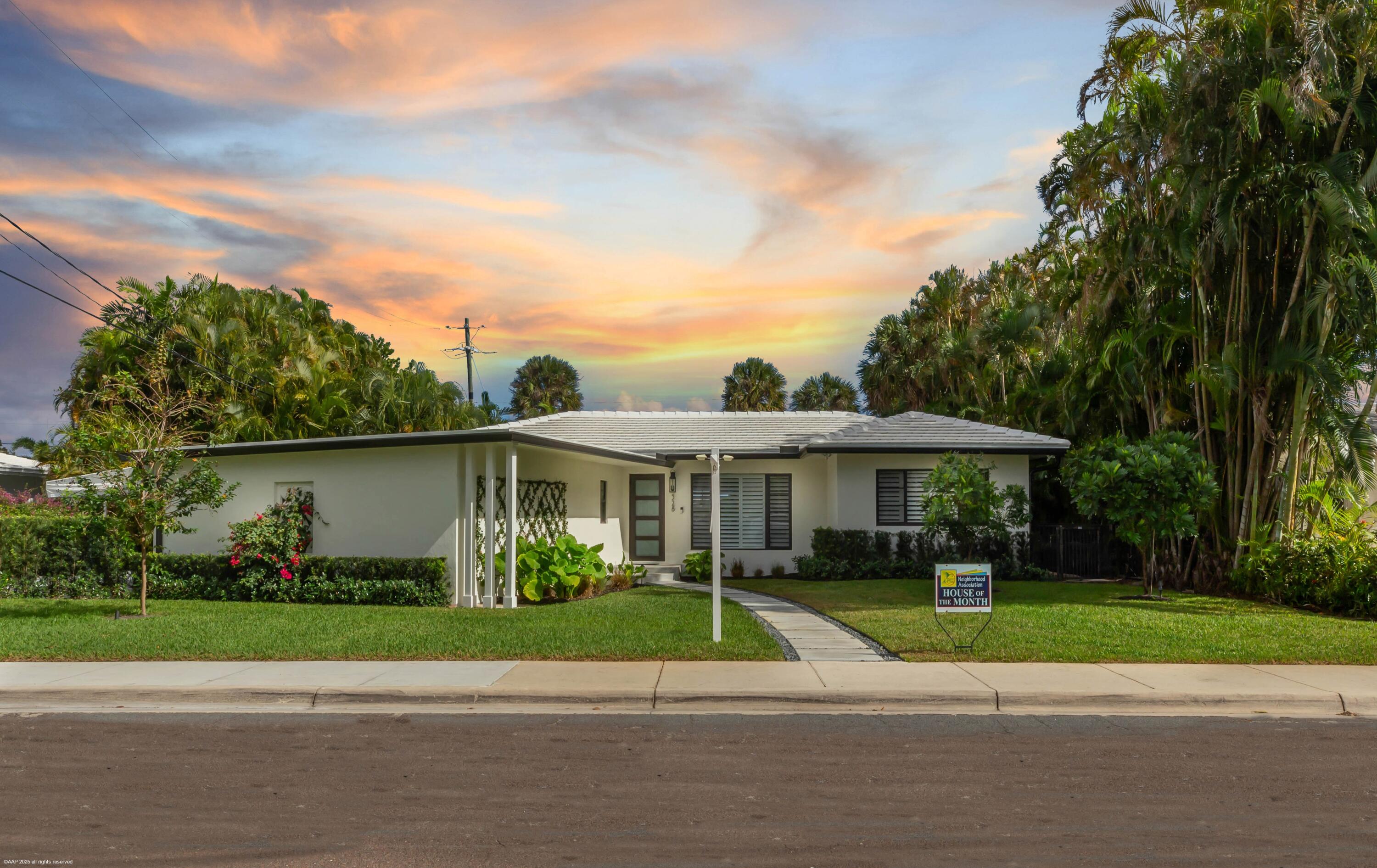 328 N Lakeside Drive