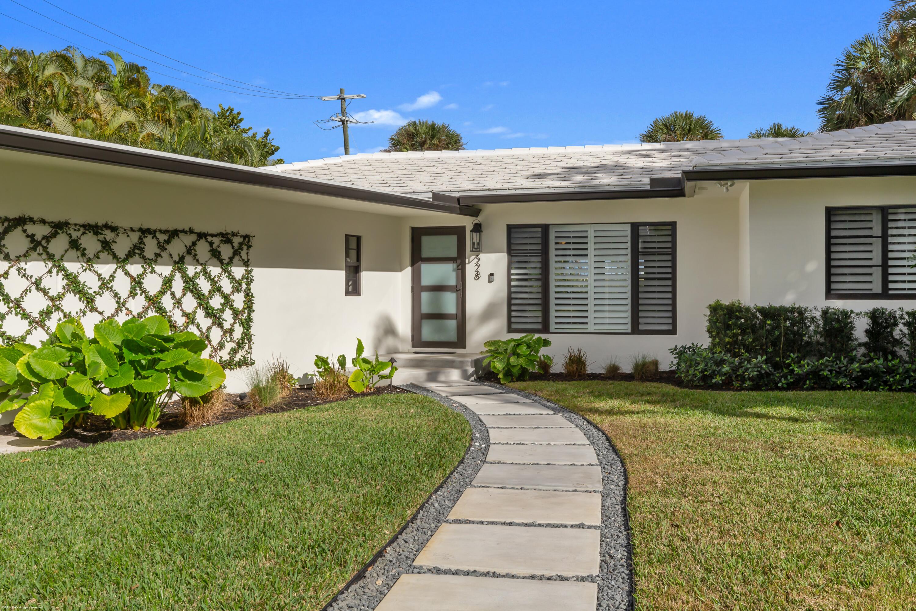 328 N Lakeside Drive