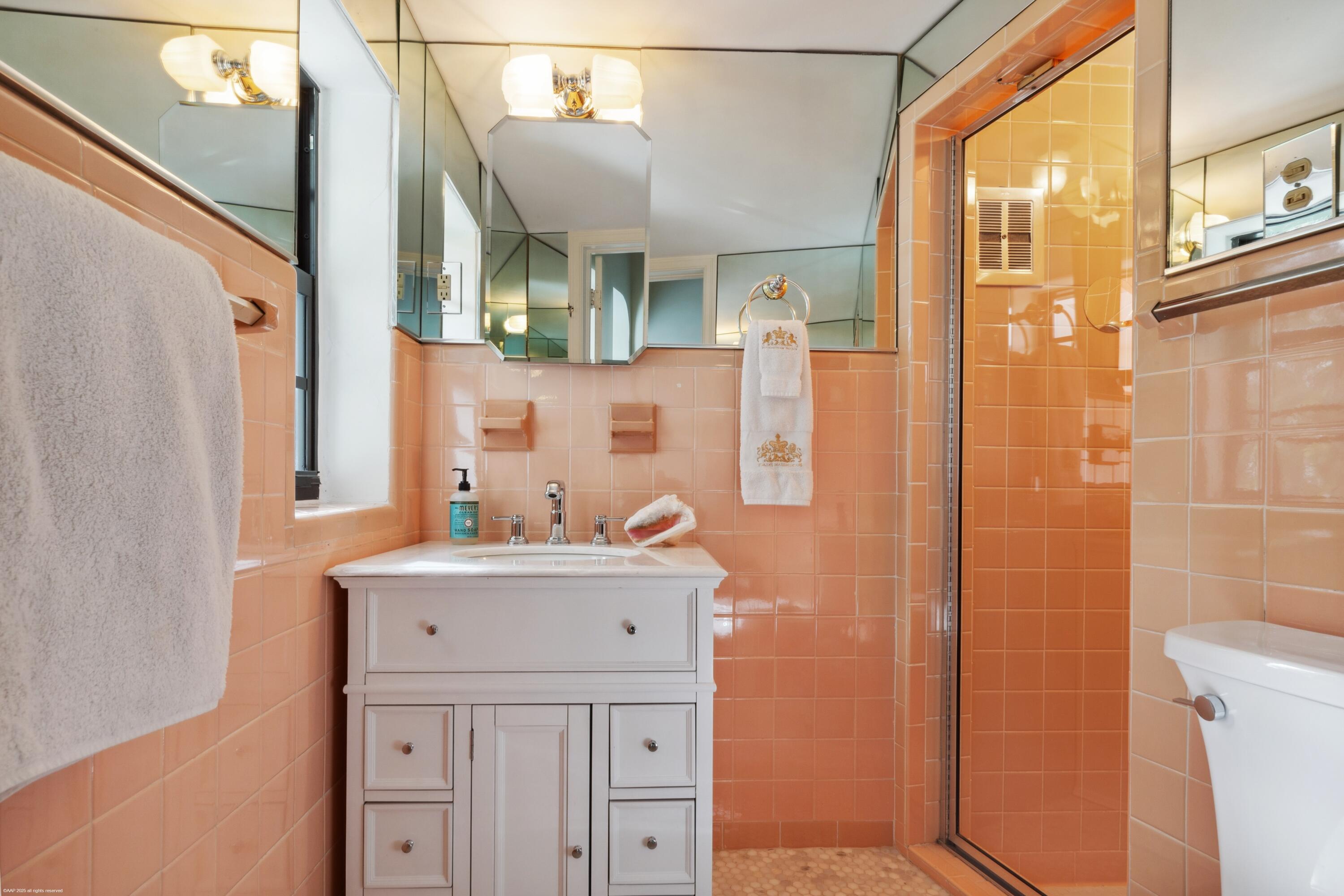 328 N Lakeside Drive