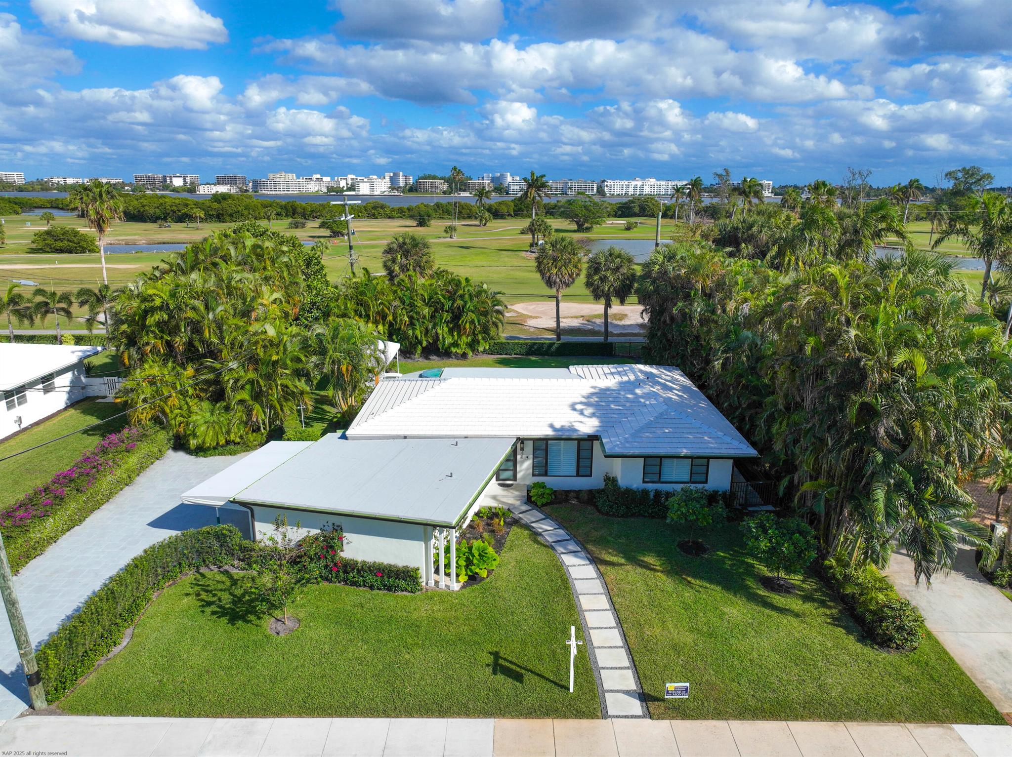 328 N Lakeside Drive