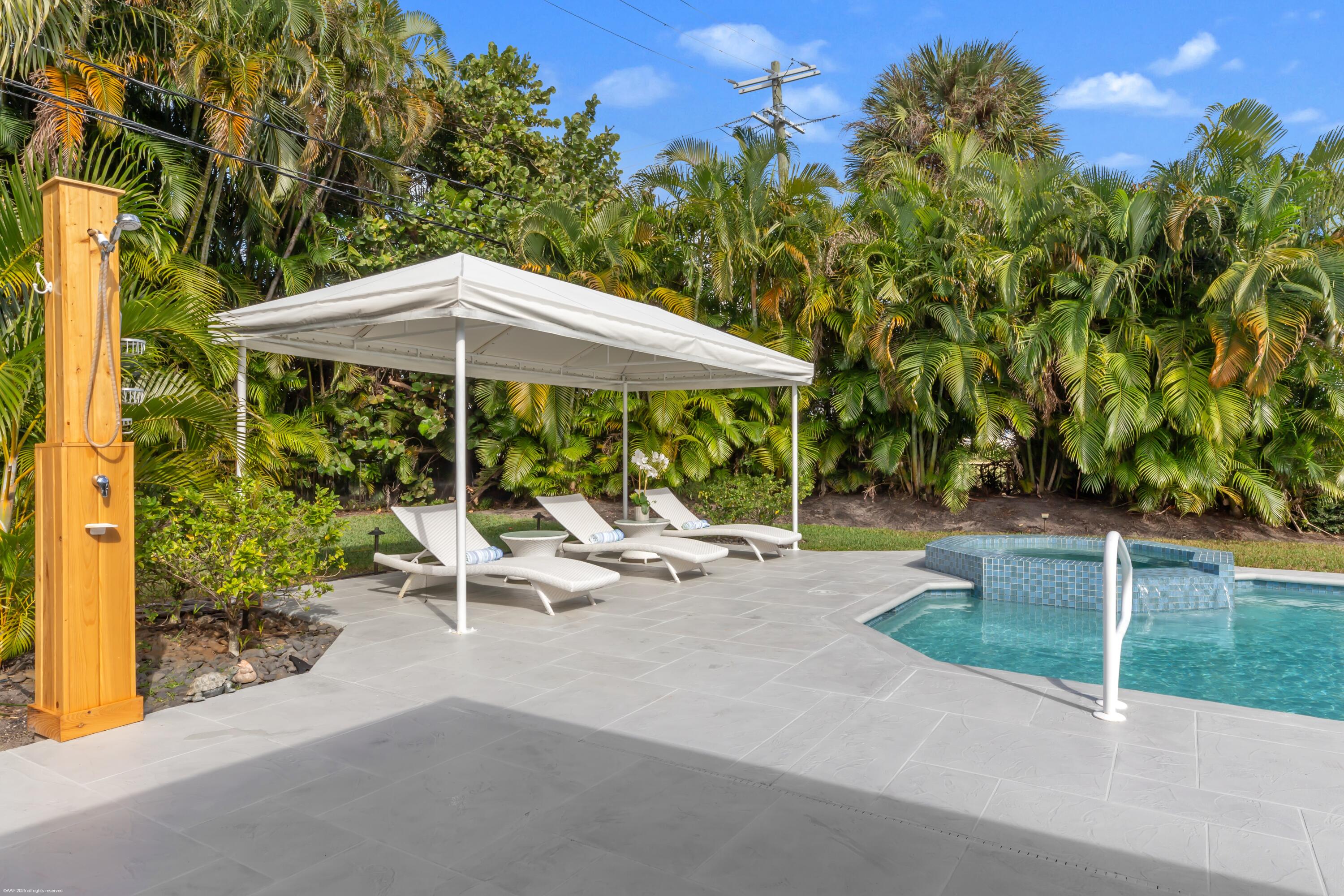 328 N Lakeside Drive