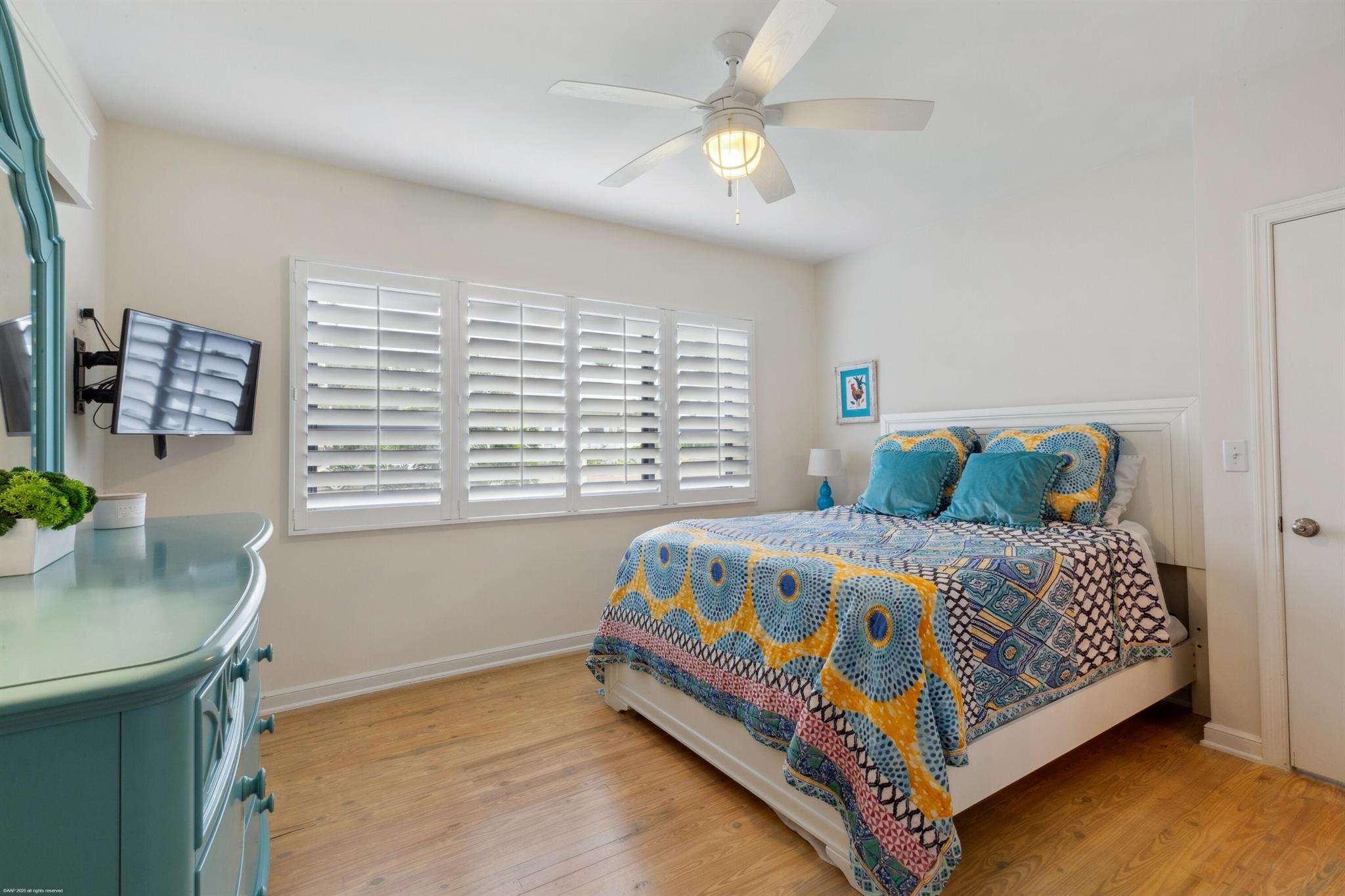 328 N Lakeside Drive