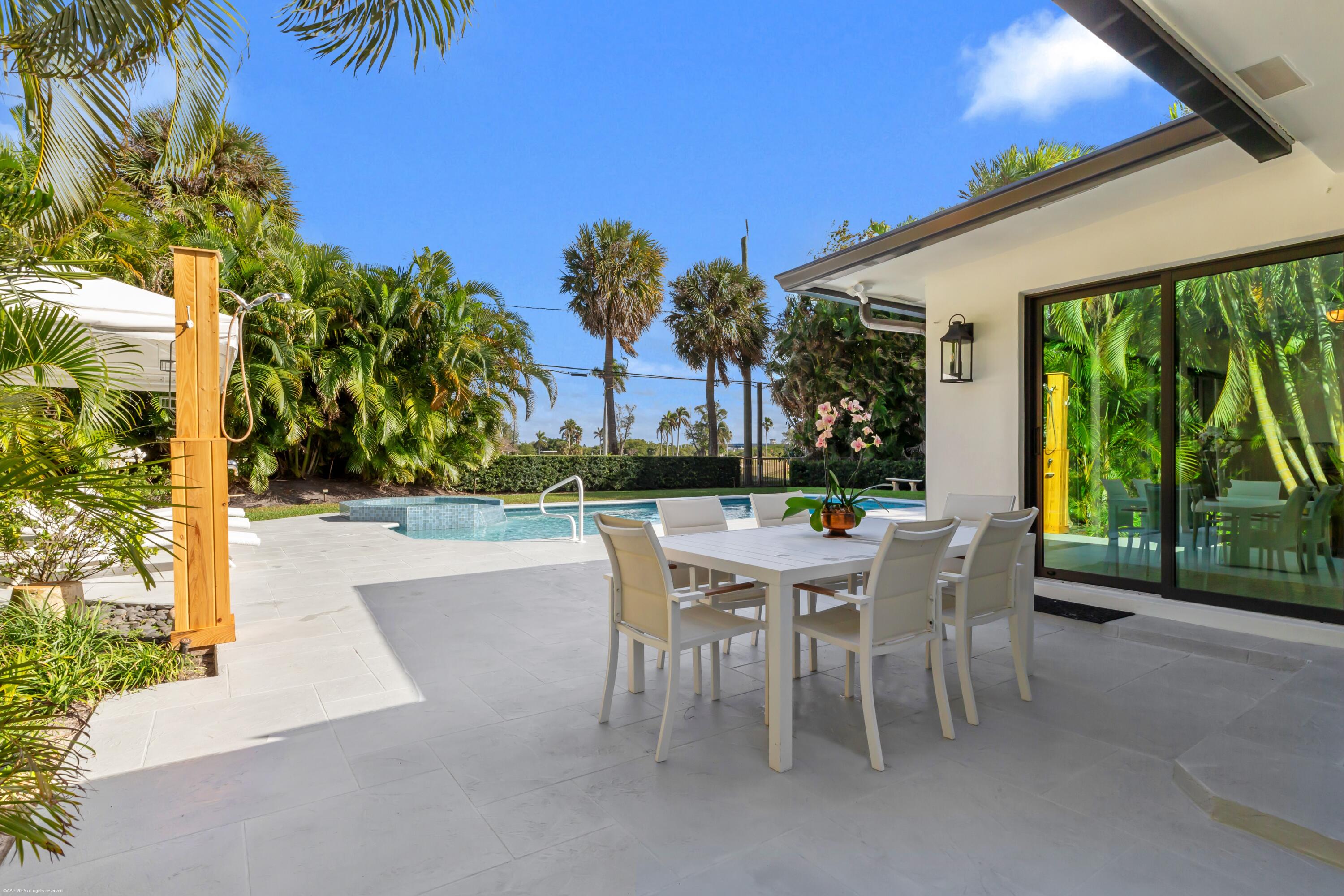 328 N Lakeside Drive