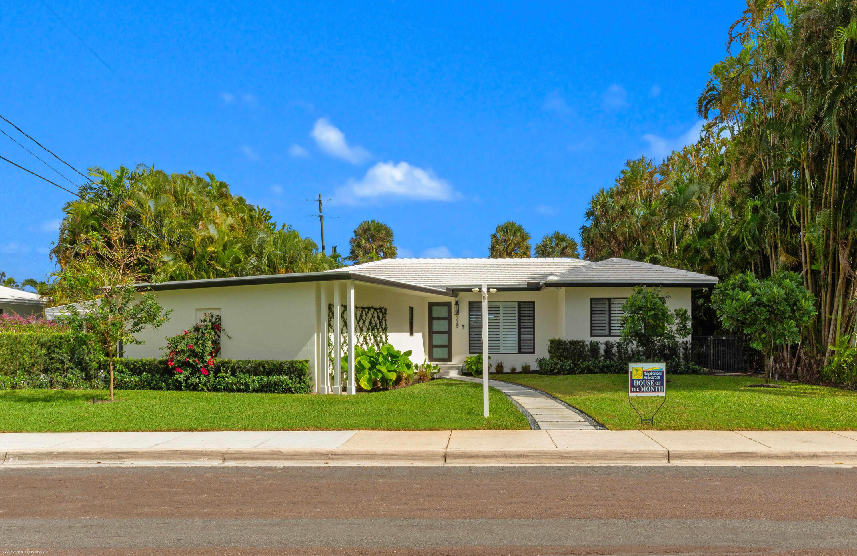 328 N Lakeside Drive