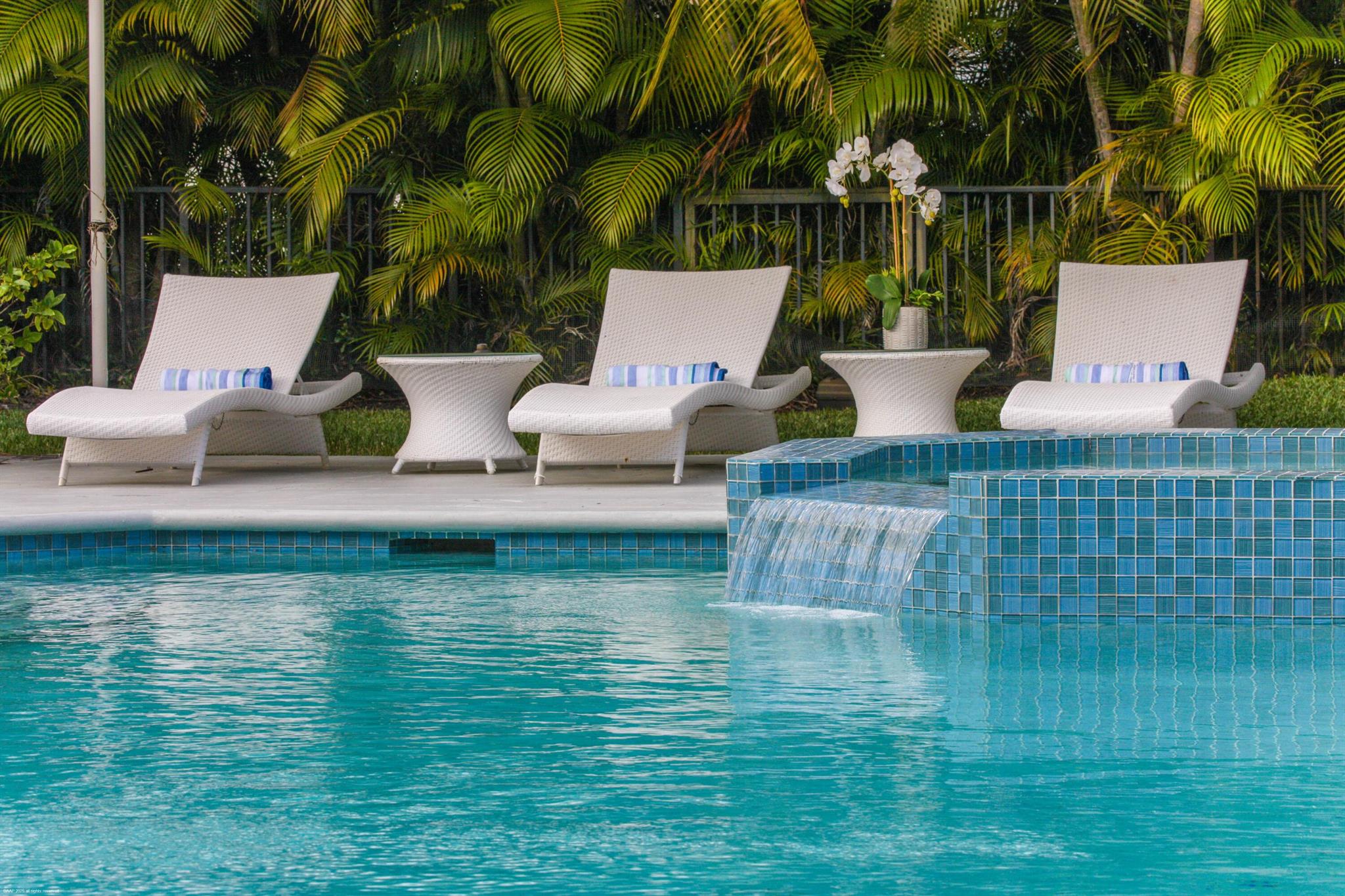 328 N Lakeside Drive