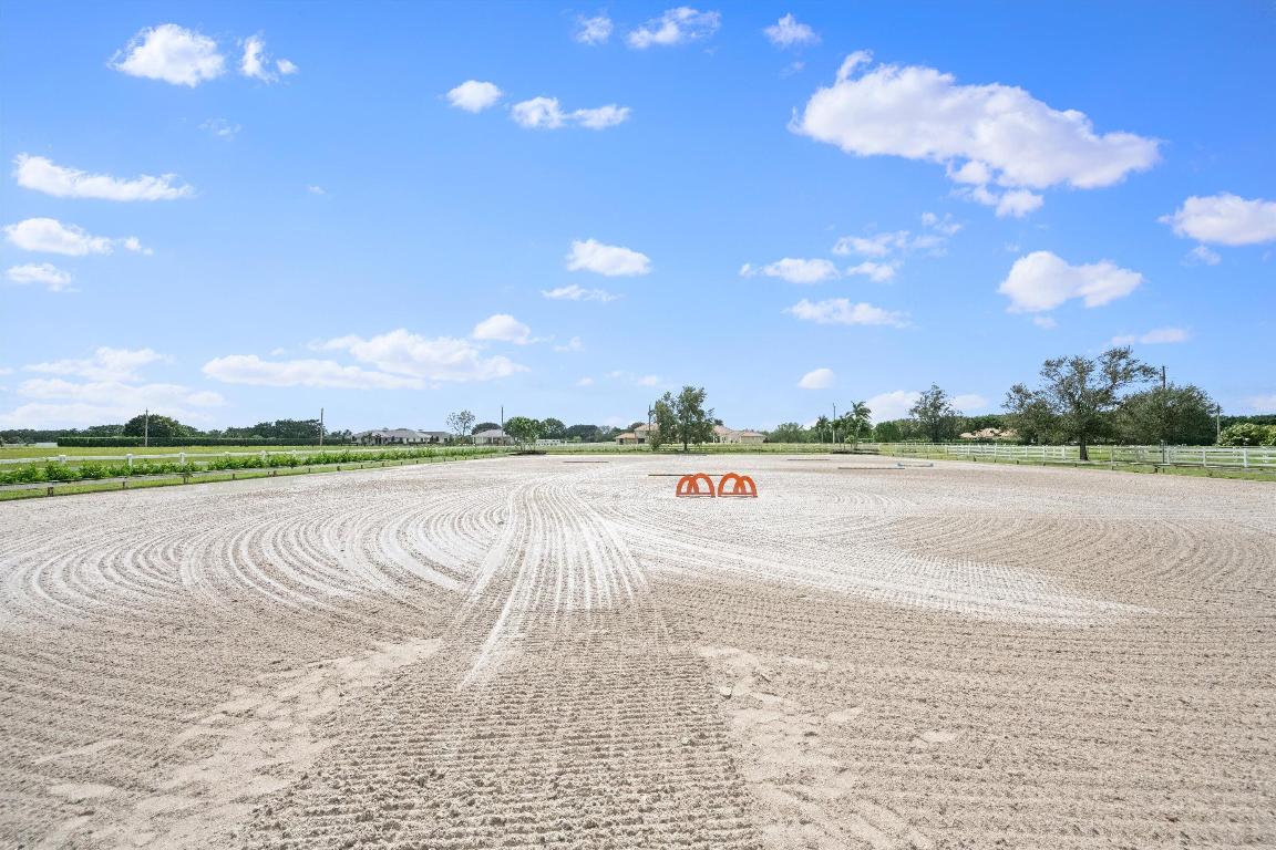 15416 Sunnyland Lane Barn