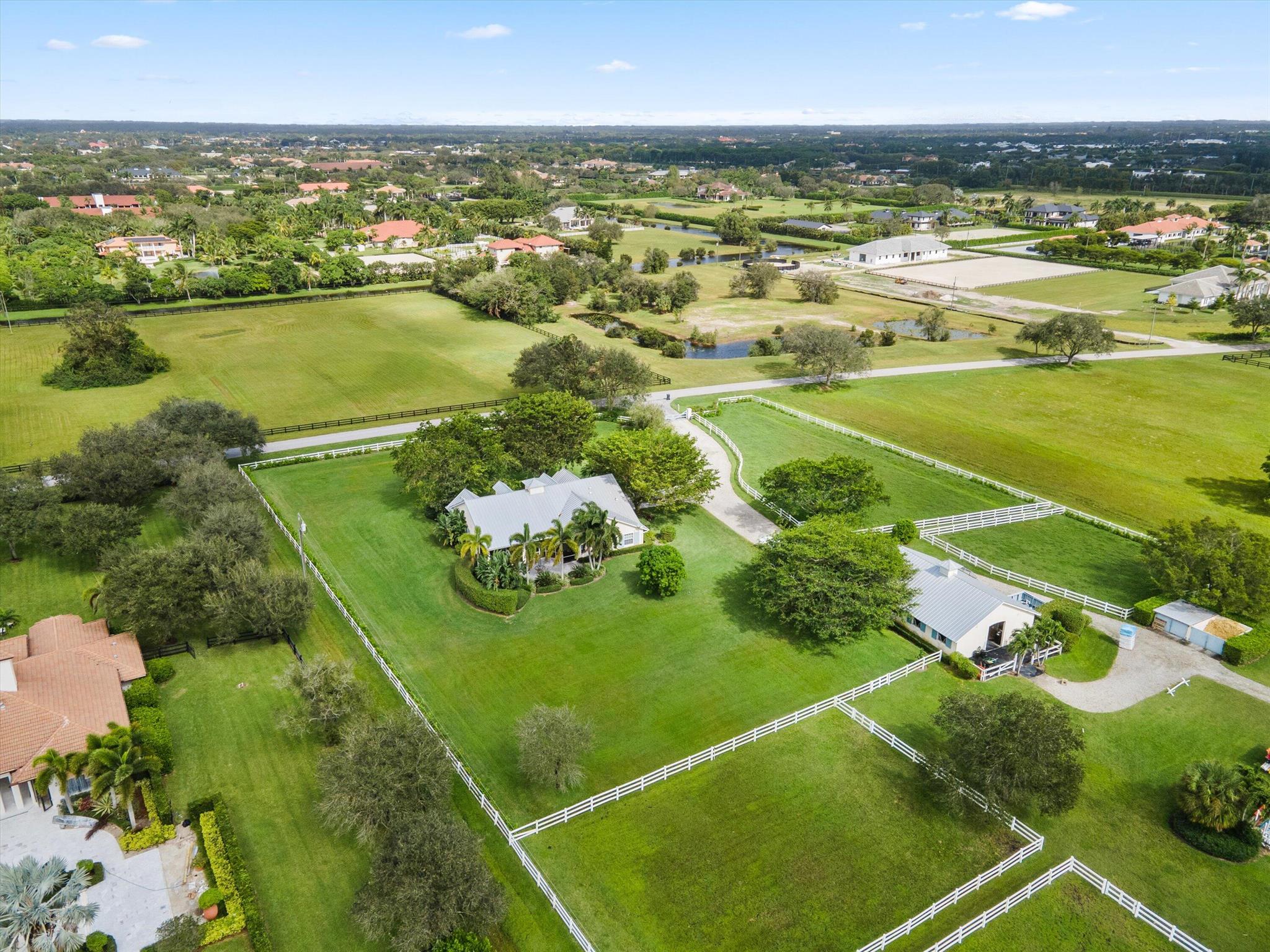 15416 Sunnyland Lane Barn