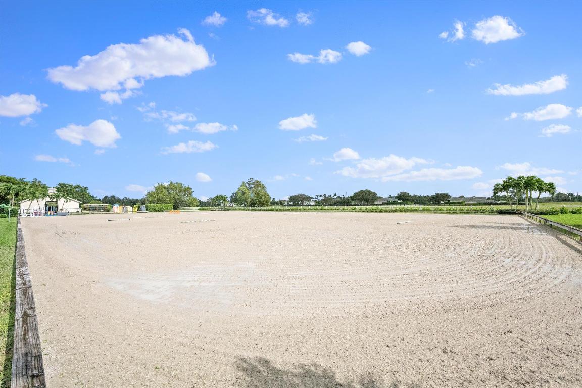 15416 Sunnyland Lane Barn