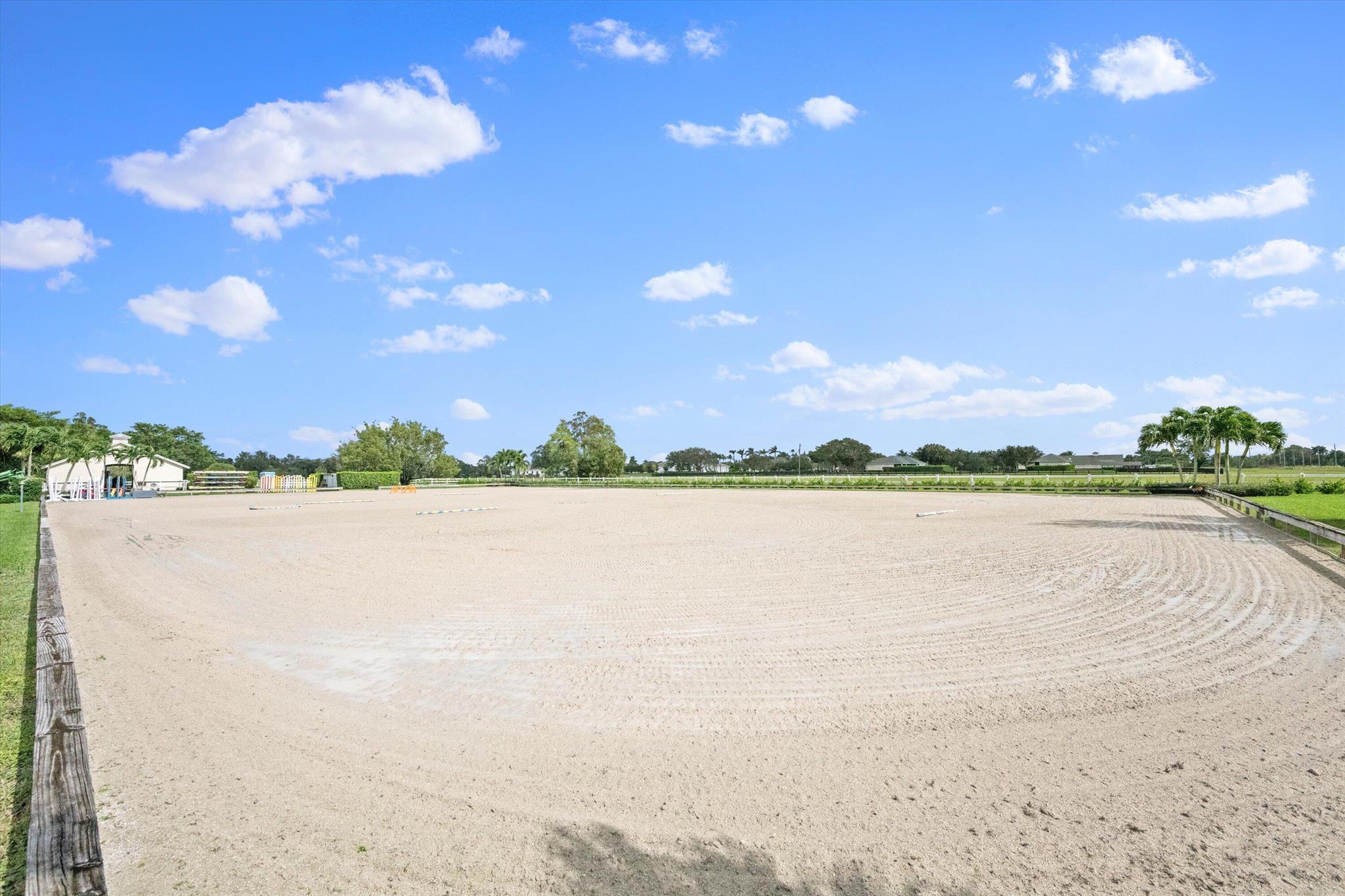 15416 Sunnyland Lane Barn